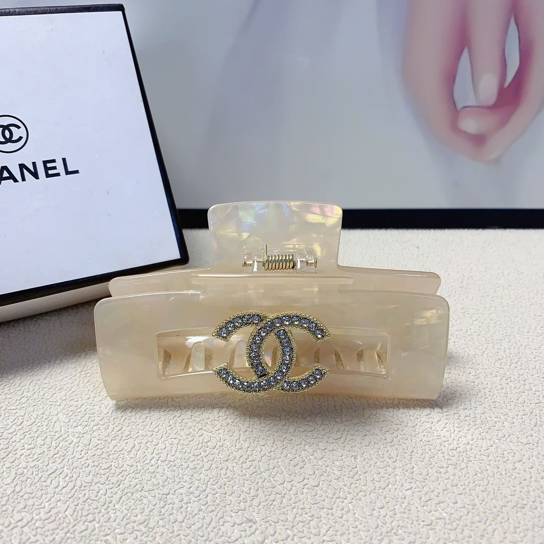 NO:277568,Chanel Xiaoxiang Chanel clip new acrylic logo clip temperament versatile daily exquisite small items must-in for little fairies Treasure model closed eyes recommended (single hairband box) hairpins, hairpins, chanel, hairpins19860909chanel小香 chanel抓夹 新款亚克力logo抓夹气质百搭日常精致小单品小仙女必入单品 宝藏款 闭眼入推荐款（单个配发箍盒）发夹,发夹,chanel,hairpins,accessory