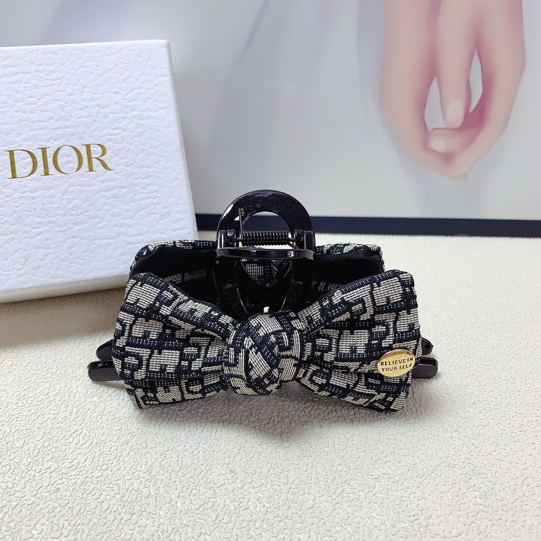 NO:277584,DIOR Dior clips, bow logo clips, versatile and everyday exquisite small items, must-have items for fairies, treasure style, recommended style for closed eyes (single with hairband box) hairpins, hairpins, dior, dior, hairpins19860909DIOR迪奥 Dior抓夹 蝴蝶结logo抓夹气质百搭日常精致小单品小仙女必入单品 宝藏款 闭眼入推荐款（单个配发箍盒）发夹,发夹,dior,dior,hairpins,accessory