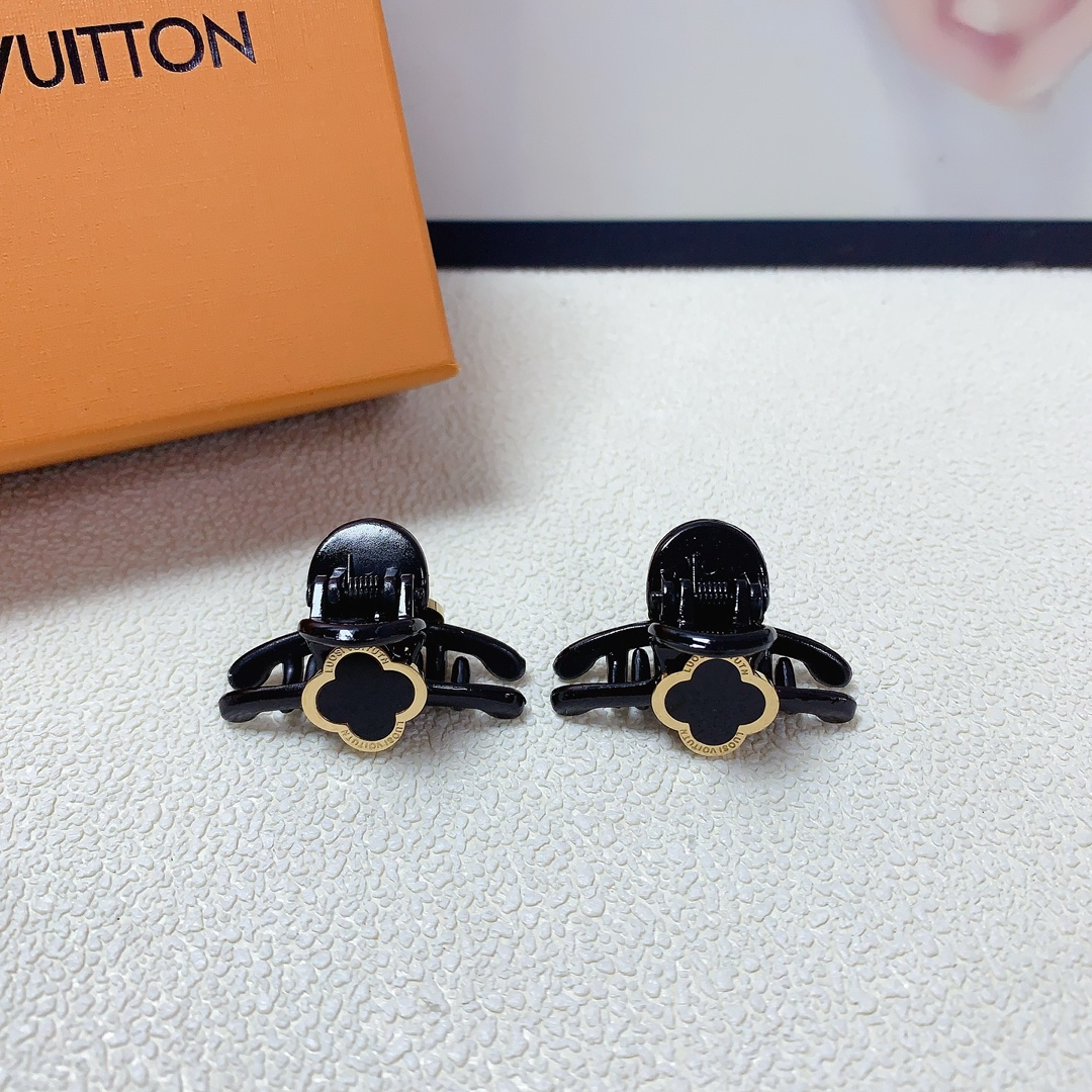 NO:277566,LV Louis Vuitton Donkey brand grab clip titanium steel logo grab clip Korean version small edge clip Exquisite little fairy must-in-one item Treasure model Recommended model closed eyes (a pair of hairpins, hairpins, louis vuitton, louis vuitton, louis vuitton, louis vuitton, louis vuitton, hairpins19860909LV路易威登 驴牌抓夹 钛钢logo抓夹韩版小边夹 精致小仙女必入单品 宝藏款 闭眼入推荐款（一对发夹,发夹,louis vuitton,louis vuitton,louis vuitton,hairpins,accessory
