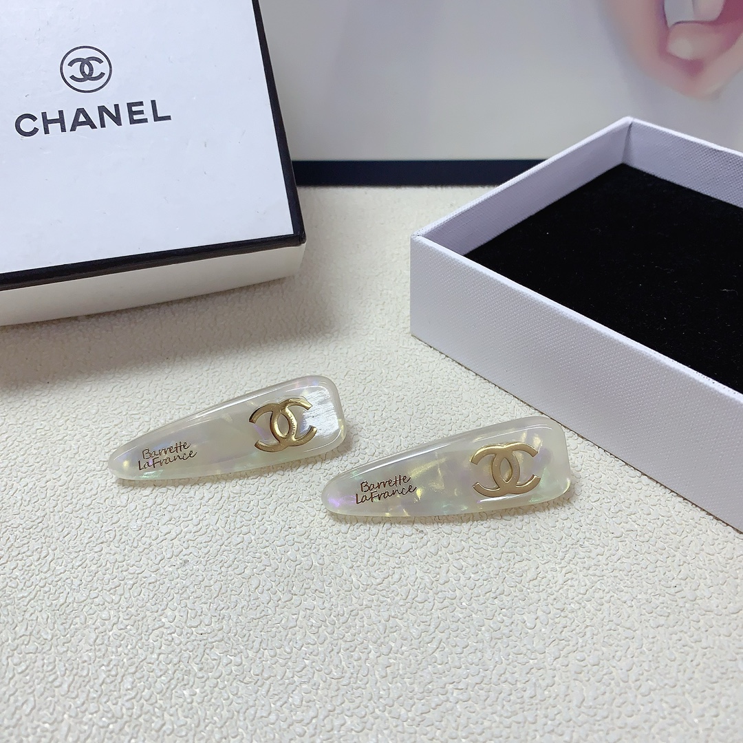 NO:277569,Chanel Xiaoxiang Chanel press clip New acrylic titanium steel logo press clip edge clip bang clip daily exquisite small items, temperament versatile little fairy must-have items, treasure model, closed eyes recommended (one pair) hair clip, hair clip, chanel, hairpins19860909Chanel小香 Chanel压夹 新款亚克力钛钢logo压夹边夹刘海夹日常精致小单品 气质百搭小仙女必入单品 宝藏款 闭眼入推荐款（一对）发夹,发夹,chanel,hairpins,accessory