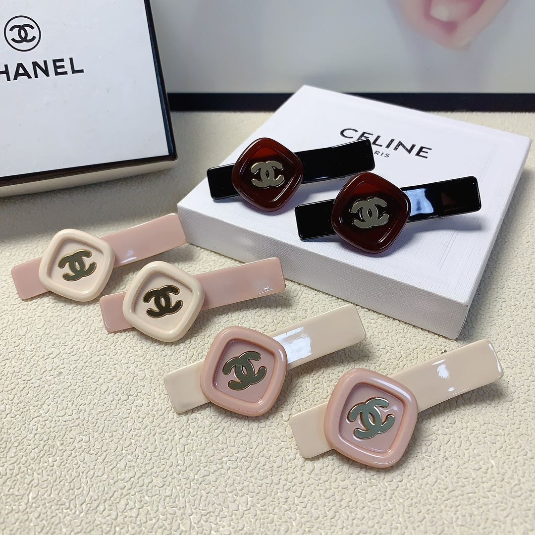 NO:277574,Chanel Xiaoxiang Chanel press clip New acrylic logo press clip edge clip bang clip daily exquisite small items, temperament versatile little fairy must-have items, treasure model, closed eyes recommended (one pair) hair clip, hair clip, chanel, hairpins19860909Chanel小香 Chanel压夹 新款亚克力logo压夹边夹刘海夹日常精致小单品 气质百搭小仙女必入单品 宝藏款 闭眼入推荐款（一对）发夹,发夹,chanel,hairpins,accessory