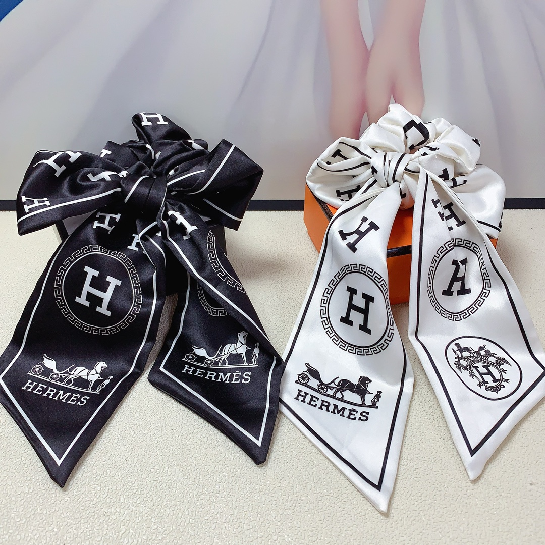 NO:277771,Hermes Hermes Hermes rubber band New style of streamer rubber band hair ring ~ Temperament versatile little fairy must-have item Treasure style Close eyes recommended (single) hairpins, hairpins, hermes, hermes, hairpins19860909Hermes爱马仕 Hermes皮筋 新款飘带皮筋发圈 ～气质百搭小仙女必入单品 宝藏款 闭眼入推荐款（单个）发夹,发夹,hermes,hermes,hairpins,accessory