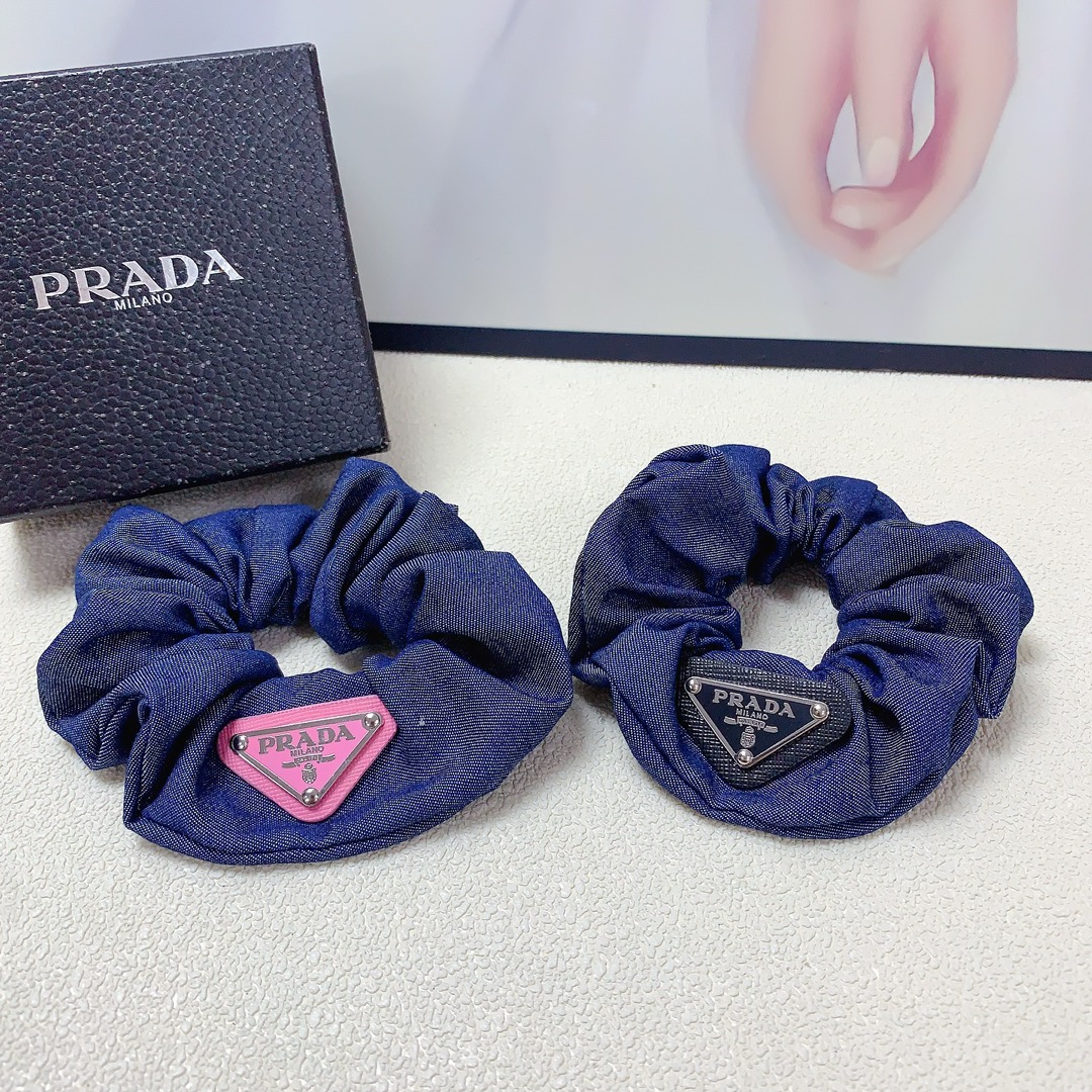 NO:277750,Prada Prada rubber band Triangle △ Denim rubber band hair ring ~ Temperament versatile little fairy must-have item Treasure style Close eyes recommended (single) hairpin, hairpin, prada, prada, hairpins19860909Prada普拉达 Prada皮筋 三角△牛仔皮筋发圈 ～气质百搭小仙女必入单品 宝藏款 闭眼入推荐款（单个）发夹,发夹,prada,prada,hairpins,accessory