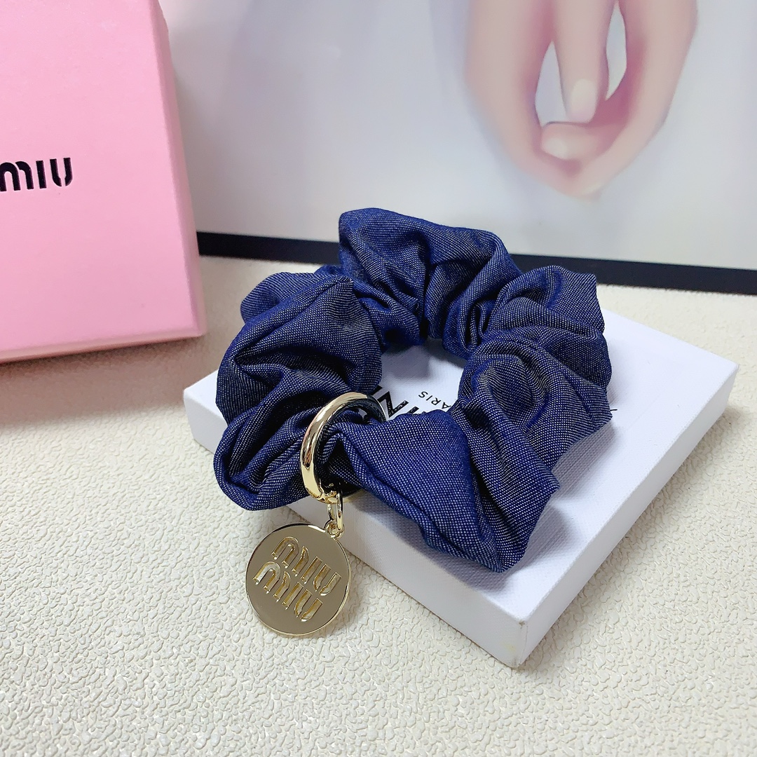 NO:277755,Miumiu Miumiu rubber band new tag logo denim rubber band hair ring ~ temperament versatile little fairy must-apply single item Treasure style Close eyes recommended (single) hairpin, hairpin, miumiu, hairpins19860909miumiu缪缪 miumiu皮筋 新款吊牌logo牛仔皮筋发圈 ～气质百搭小仙女必入单品 宝藏款 闭眼入推荐款（单个）发夹,发夹,miumiu,hairpins,accessory