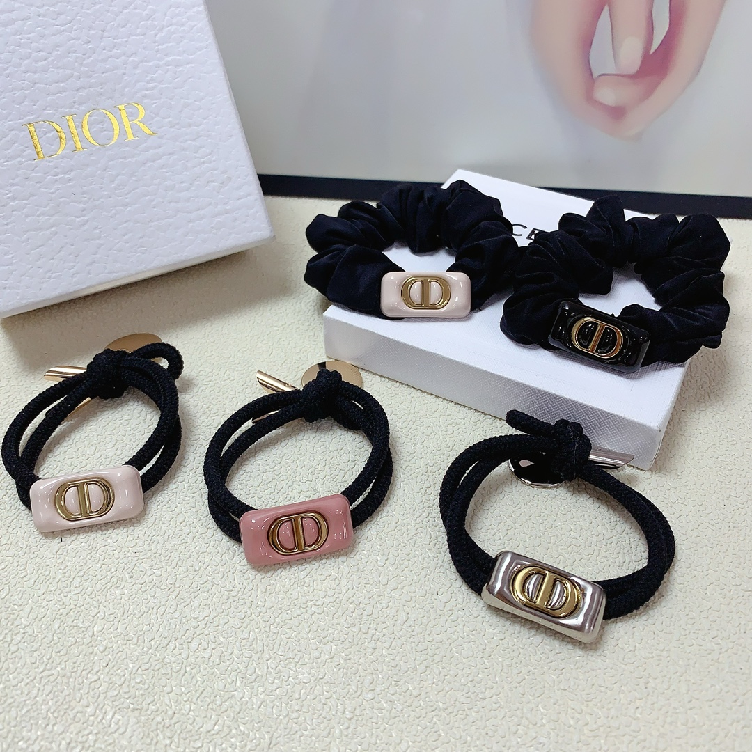 NO:277769,Dior Dior rubber band new logo rubber band hair ring ~ Temperament versatile little fairy must-have item Treasure style Close eyes recommended (single) hairpin, hairpin, dior, dior, hairpins19860909Dior迪奥 Dior皮筋 新款logo皮筋发圈 ～气质百搭小仙女必入单品 宝藏款 闭眼入推荐款（单个）发夹,发夹,dior,dior,hairpins,accessory