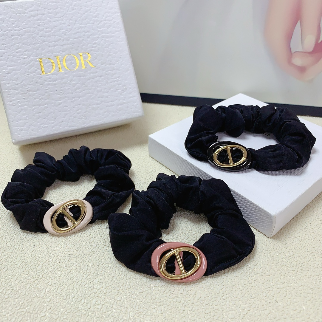 NO:277772,Dior Dior rubber band New pig nose logo rubber band hair ring ~ Temperament versatile little fairy must-have item Treasure style Close eyes recommended (single hairpin, hairpin, dior, dior, hairpins19860909Dior迪奥 Dior皮筋 新款猪鼻子logo皮筋发圈 ～气质百搭小仙女必入单品 宝藏款 闭眼入推荐款（单个发夹,发夹,dior,dior,hairpins,accessory