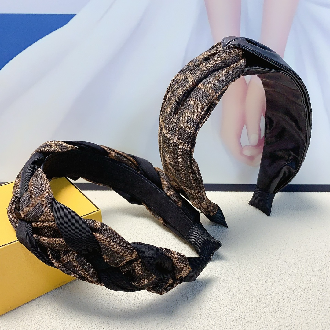 NO:277789,Fendi Fendi headband, presbyterian woven retro logo, light luxury style simple hairband, versatile temperament, must-have item for a fairy, full of celebrity style~ treasure style, recommended style for closed eyes (single) hairpins, hairpins, fendi, fendi, fendi, hairpins19860909Fendi芬迪 Fendi发箍 老花编织复古logo轻奢风简约发箍 气质百搭小仙女必入单品 名媛风十足～宝藏款 闭眼入推荐款（单个）发夹,发夹,fendi,fendi,hairpins,accessory