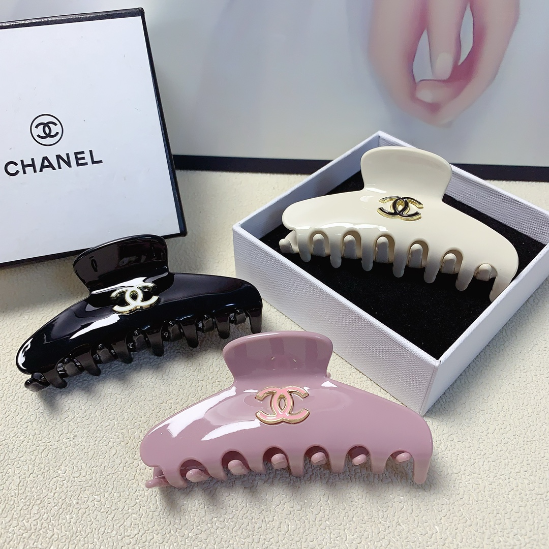 NO:277795,Chanel Xiaoxiang Chanel clip Acrylic oil-drop logo clip Evergrande, everyday exquisite items, must-have items for fairies, treasure style, recommended style for closed eyes (single) hairpins, hairpins, chanel, hairpins19860909Chanel小香 Chanel抓夹 亚克力滴油logo抓夹 气质百搭 日常精致小单品 小仙女必入单品 宝藏款 闭眼入推荐款（单个）发夹,发夹,chanel,hairpins,accessory