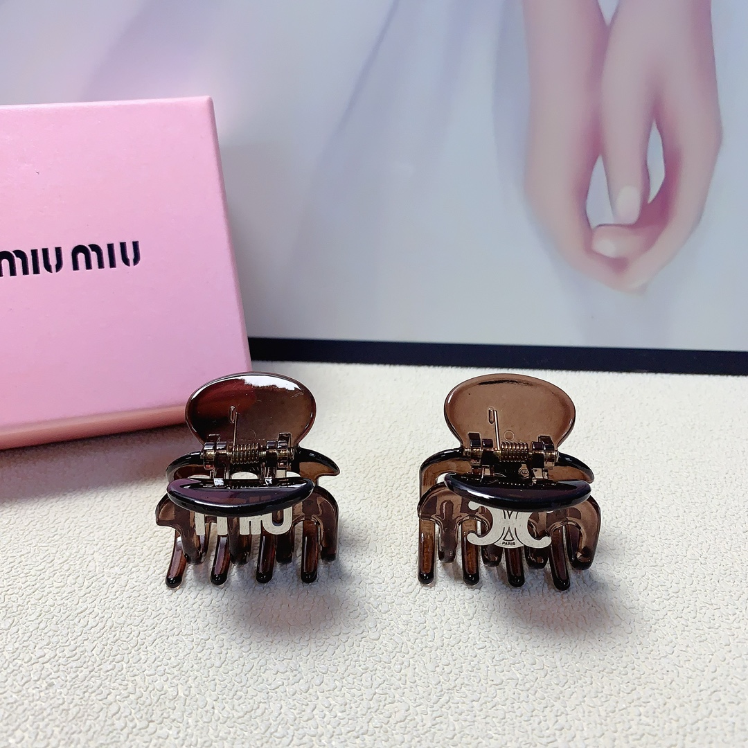 NO:277811,Miumiu celine selin grab clip new acrylic titanium steel logo clip temperament versatile daily exquisite small items must-in-place for fairies Treasure model closed eyes recommended (single) hairpin, hairpin, celine, celine, miumiu, hairpins19860909miumiu缪缪 celine赛琳抓夹 新款亚克力钛钢logo抓夹气质百搭日常精致小单品小仙女必入单品 宝藏款 闭眼入推荐款（单个）发夹,发夹,celine,celine,miumiu,hairpins,accessory