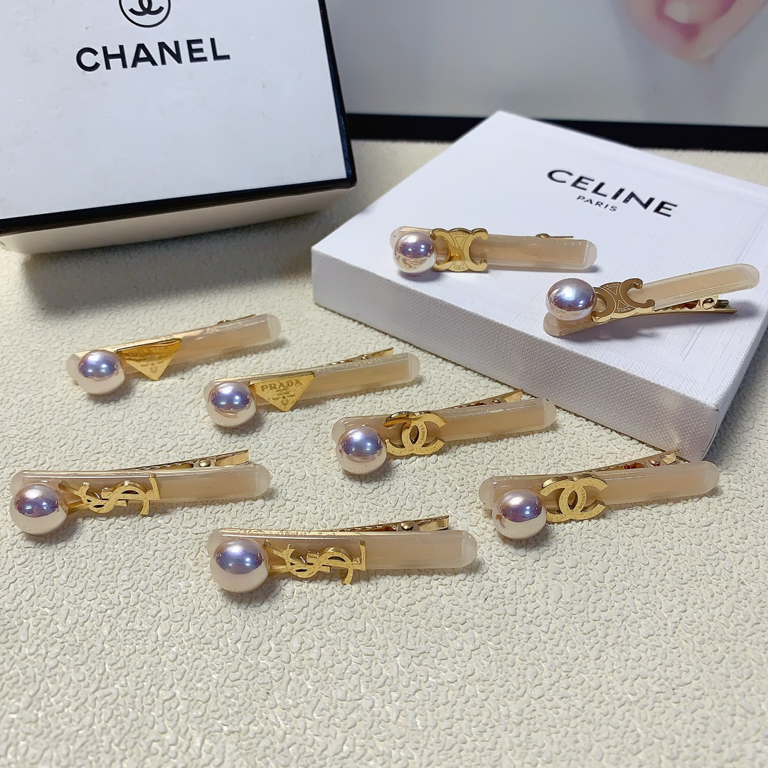 NO:277809,Chanel Xiaoxiang YSL Saint Laurent celine Celline Prada Prada Pearl Titanium Steel Logo Pressed Clip Bangs Clip Daily exquisite small items Temperament versatile little fairy must-in item Treasure model Closed eyes Recommended model (one pair) hairpin, hairpin, celine, celine, chanel, prada, prada, saint laurent, saint laurent, hairpins19860909chanel小香 YSL圣罗兰 celine赛琳 Prada普拉达 珍珠钛钢logo压夹边夹刘海夹日常精致小单品 气质百搭小仙女必入单品 宝藏款 闭眼入推荐款（一对）发夹,发夹,celine,celine,chanel,prada,prada,saint laurent,saint laurent,hairpins,accessory