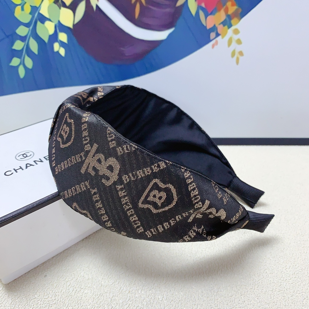 NO:277989,Burberry Burberry Burberry headband New wide version fashion headband Fashionable temperament white style European and American fashion recommended ~ (single), hairpins, burberry, burberry, hairpins19860909Burberry巴宝莉 巴宝莉发箍 新款宽版时尚发箍 时尚气质白搭款欧美时尚推荐款～（单个）,发夹,burberry,burberry,hairpins,accessory