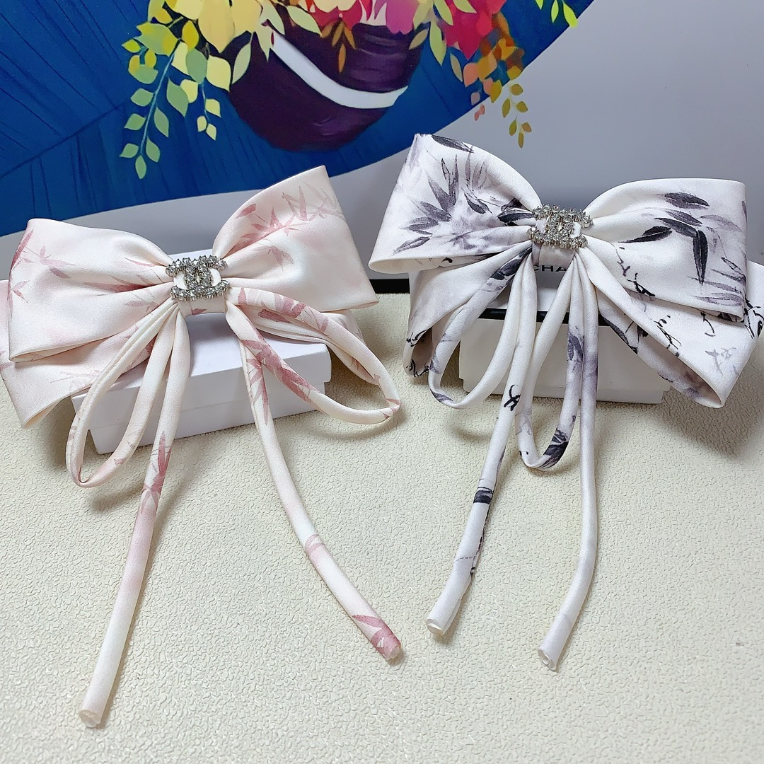 NO:278000,CHANEL Xiaoxiang Chanel Hairpins Ink-Water Style Satin Bow Hairpins Spring Clips Three-dimensional Style Fashionable and Versatile Little Fairy Must-Entered Product Recommended Styles Closed Eyes (Single), Hairpins, Chanel, Silk Fabric, Hairpins19860909CHANEL小香 chanel发夹 水墨风绸缎蝴蝶结发夹弹簧夹 版型立体气质时尚百搭小仙女必入单品 闭眼入推荐款（单个）,发夹,chanel,silk fabric,hairpins,accessory