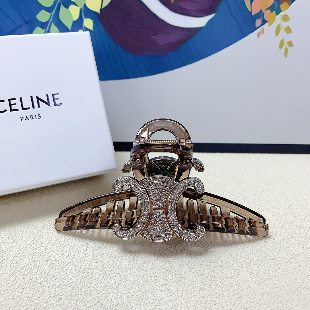NO:278027,celine celine hair clip Arc de Triomphe diamond logo clip, versatile temperament, daily exquisite items, must-have items for fairies, treasure style, recommended style for closed eyes (single hairband box), hairpins, celine, celine, hairpins19860909celine赛琳 celine发夹 凯旋门镶钻logo抓夹 气质百搭 日常精致小单品 小仙女必入单品 宝藏款 闭眼入推荐款（单个配发箍盒）,发夹,celine,celine,hairpins,accessory