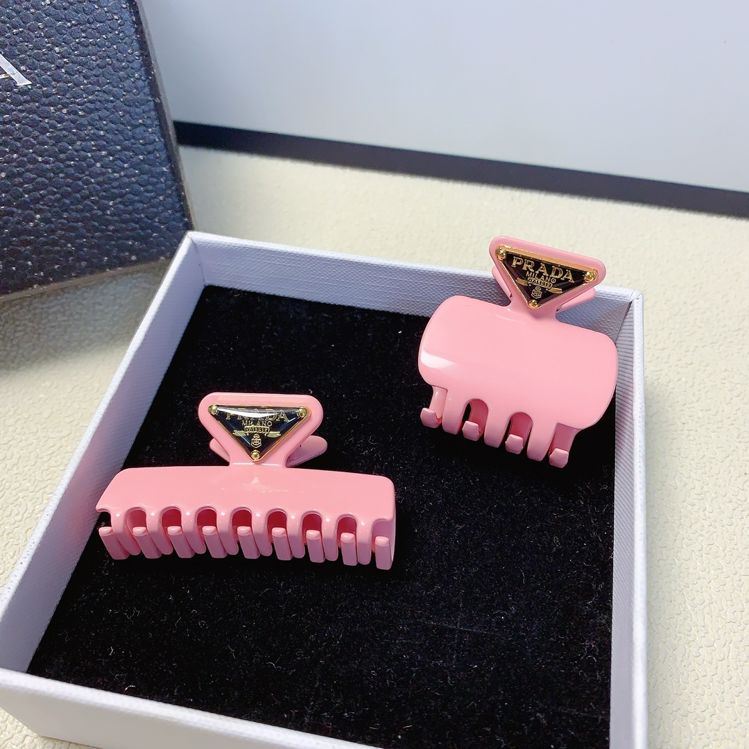 NO:278041,Prada Prada clips, hot metal clips, fashionable and versatile little fairy must-have, whoever brings good looks (single), hairpins, prada, prada, hairpins19860909Prada普拉达 Prada抓夹 爆款金属抓夹 时尚百搭小仙女必入款 谁带谁好看（单个）,发夹,prada,prada,hairpins,accessory