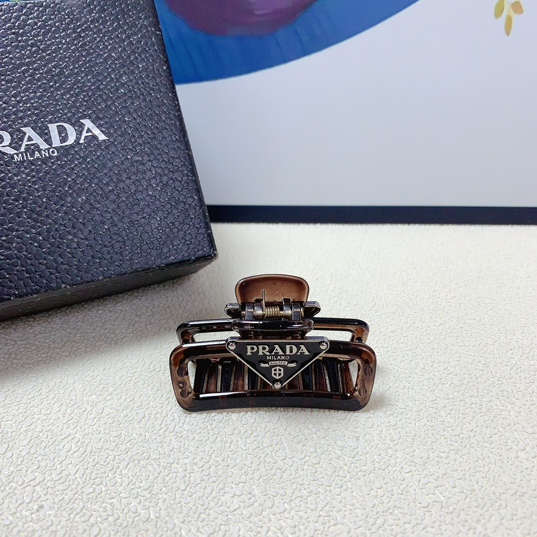 NO:278031,Prada Prada clip triangular △ logo clip temperament versatile daily exquisite small items must-in-one items for little fairies Treasure model closed eyes recommended (single), hairpins, prada, prada, hairpins19860909Prada普拉达 Prada抓夹 三角△logo抓夹气质百搭日常精致小单品小仙女必入单品 宝藏款 闭眼入推荐款（单个）,发夹,prada,prada,hairpins,accessory