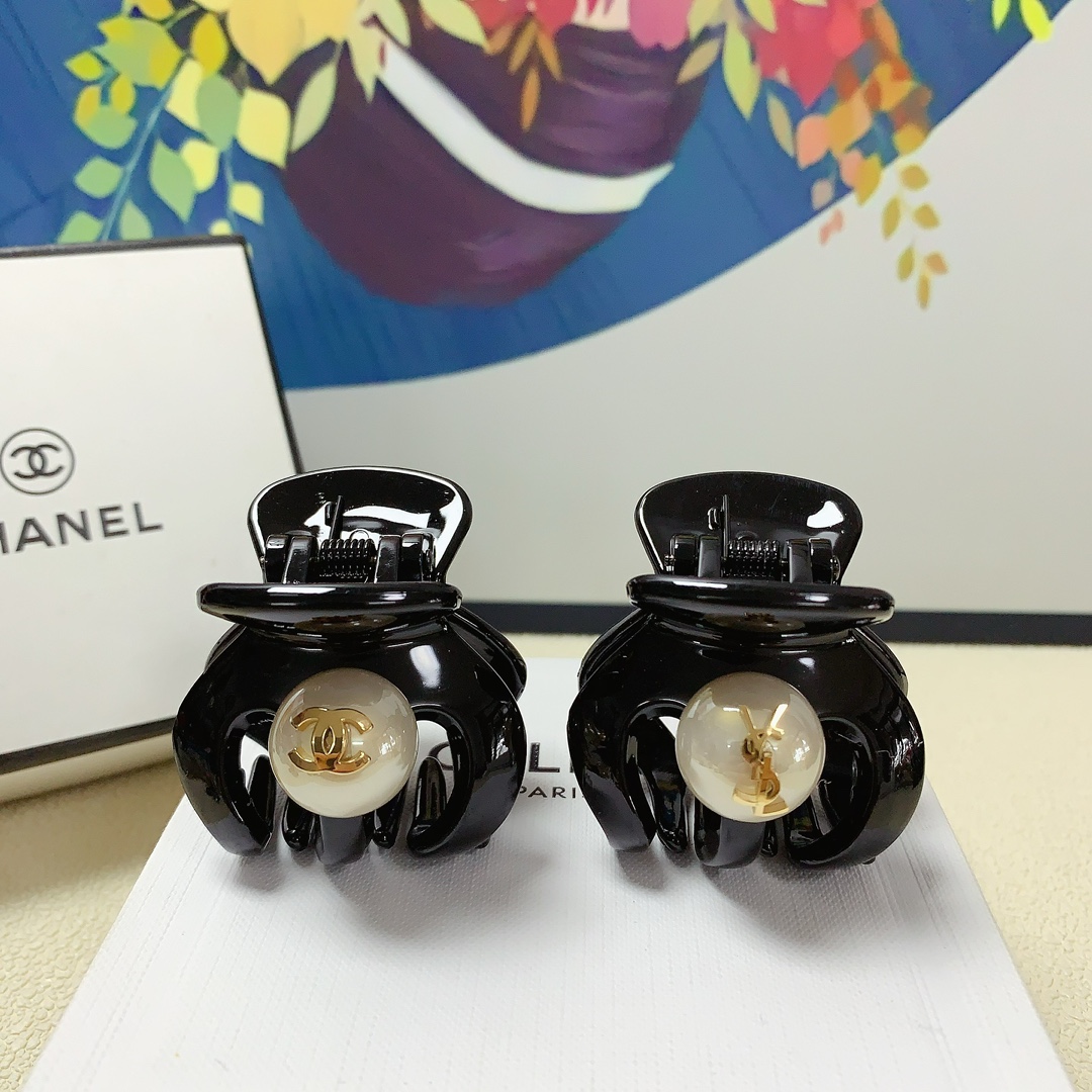 NO:278040,Chanel Xiaoxiang YSL Saint Laurent clip Pearl titanium steel logo clip temperament versatile daily exquisite small items must-in-one items for fairies Treasure model Close eyes recommended (single), hairpins, chanel, saint laurent, saint laurent, hairpins19860909chanel小香 YSL圣罗兰抓夹 珍珠钛钢logo抓夹气质百搭日常精致小单品小仙女必入单品 宝藏款 闭眼入推荐款（单个）,发夹,chanel,saint laurent,saint laurent,hairpins,accessory