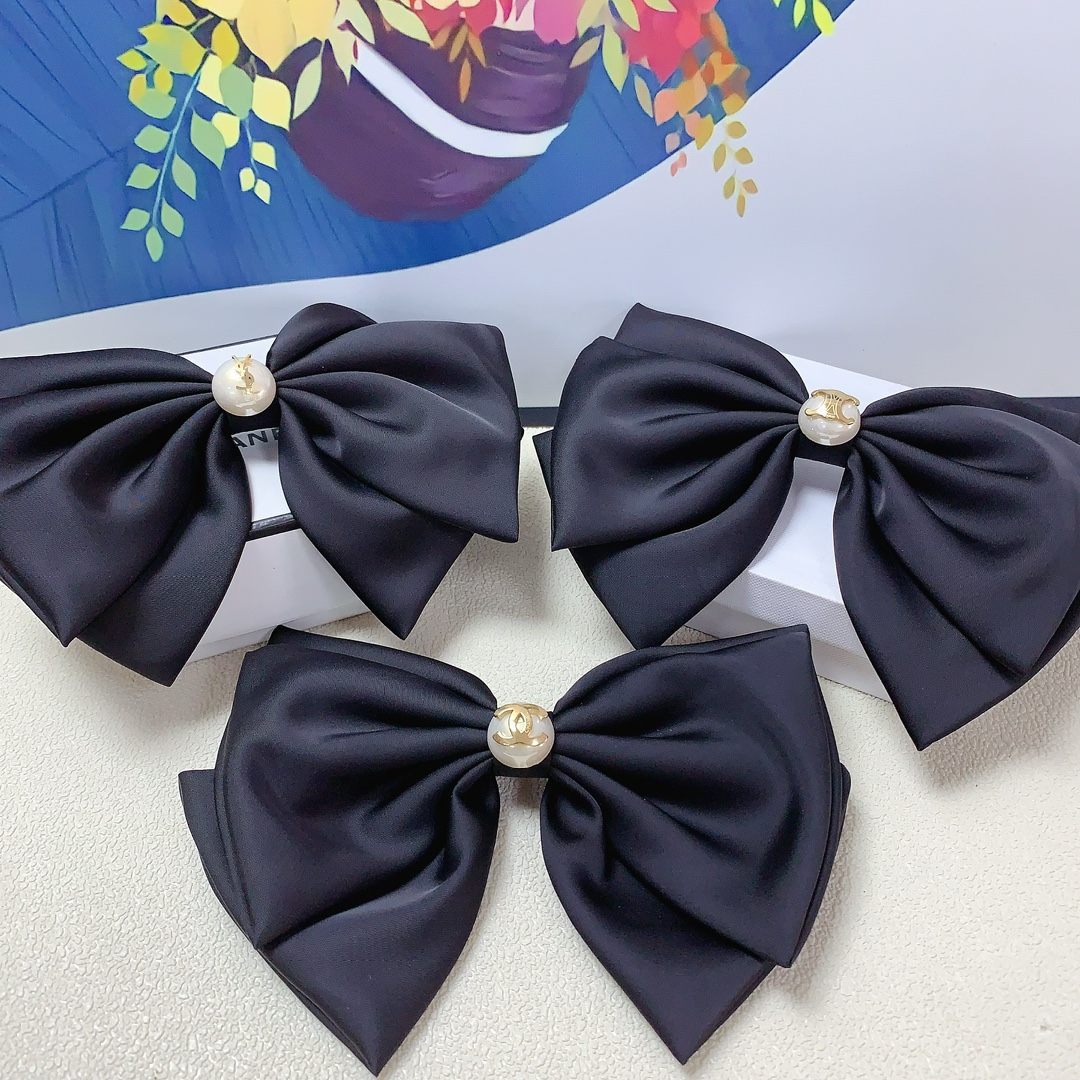 NO:278084,celine chanel Xiaoxiang YSL Saint Laurent Pearl Titanium Steel Logo Satin Bow Hairpin Spring Clip Three-dimensional Style Fashionable and Versatile Little Fairy Must-Entered Product Recommended Model Closed Eyes (Single), Hairpins, Celine, Celine, Chanel, Saint Laurent, Saint Laurent, Silk Fabric, Hairpins19860909celine赛琳 chanel小香 YSL圣罗兰 珍珠钛钢logo绸缎蝴蝶结发夹弹簧夹 版型立体气质时尚百搭小仙女必入单品 闭眼入推荐款（单个）,发夹,celine,celine,chanel,saint laurent,saint laurent,silk fabric,hairpins,accessory