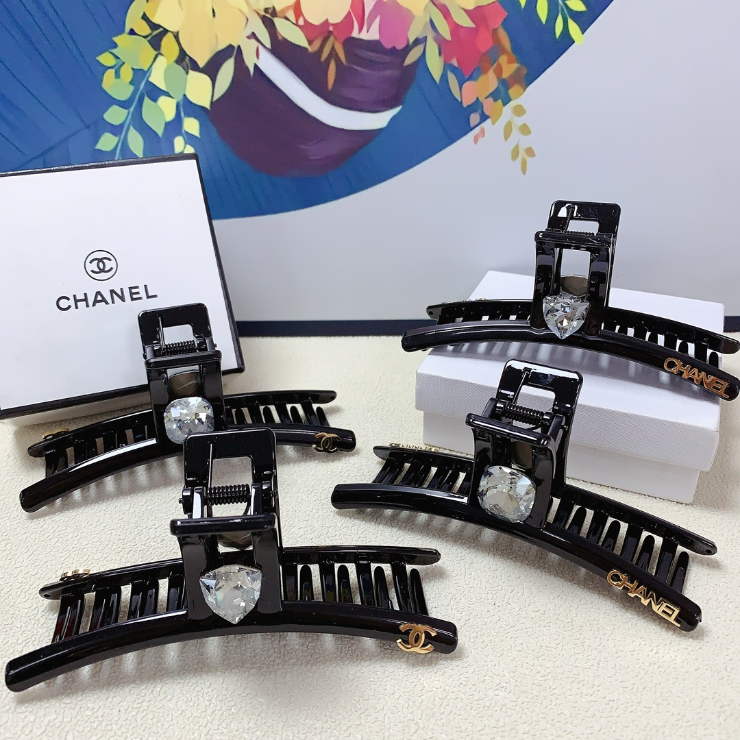 NO:278063,Chanel Xiaoxiang Chanel Hairpins Czech diamond titanium steel logo clips versatile temperament, daily exquisite items, must-have items for fairies, treasure style, recommended style for closed eyes (single hairband box), hairpins, chanel, hairpins19860909chanel小香 chanel发夹 捷克钻钛钢logo抓夹 气质百搭 日常精致小单品 小仙女必入单品 宝藏款 闭眼入推荐款（单个配发箍盒）,发夹,chanel,hairpins,accessory