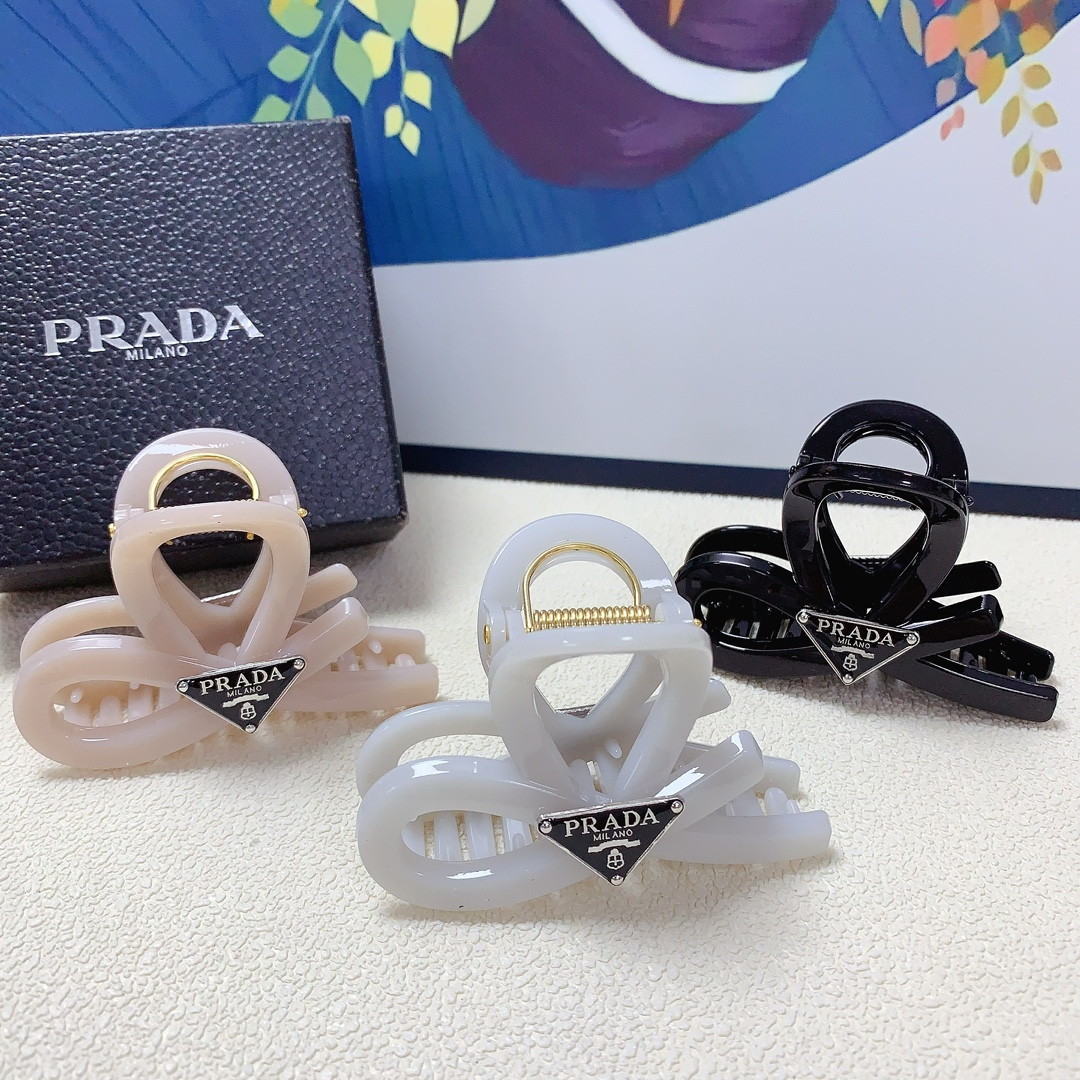 NO:278082,Prada Prada hairpin Acrylic triangle △ logo clip, versatile temperament, daily exquisite items, must-have items for fairies, treasure style, recommended style for closed eyes (single), hairpin, prada, prada, hairpins19860909Prada普拉达 Prada发夹 亚克力三角△logo抓夹 气质百搭 日常精致小单品 小仙女必入单品 宝藏款 闭眼入推荐款（单个）,发夹,prada,prada,hairpins,accessory