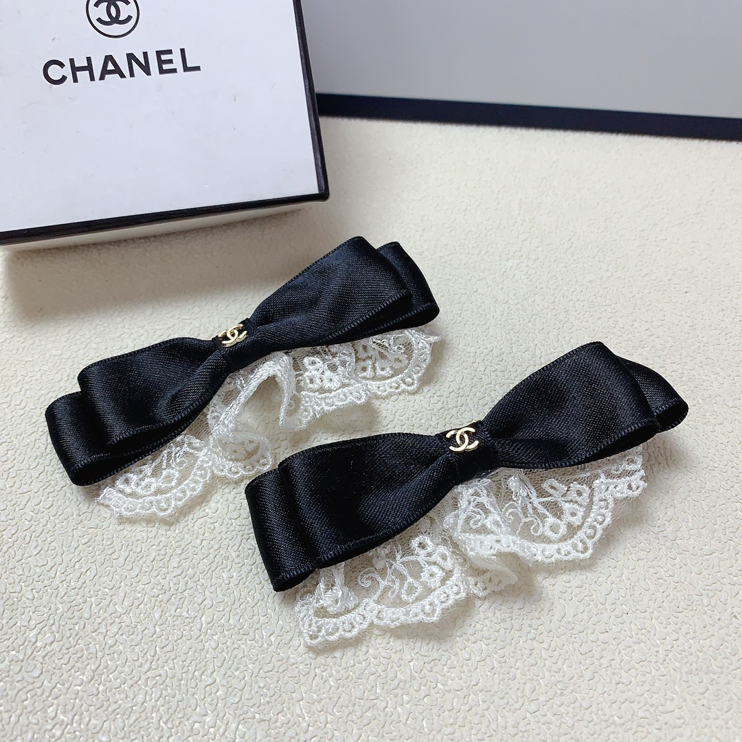 NO:278091,Chanel Xiaoxiang Chanel press clip Lace lace logo press clip Bang clip Daily exquisite small items, Temperament versatile little fairy must-have items Treasure model Close eyes recommended (a pair), hairpin, chanel, hairpins19860909chanel小香 chanel压夹 蕾丝花边logo压夹边夹刘海夹日常精致小单品 气质百搭小仙女必入单品 宝藏款 闭眼入推荐款（一对）,发夹,chanel,hairpins,accessory