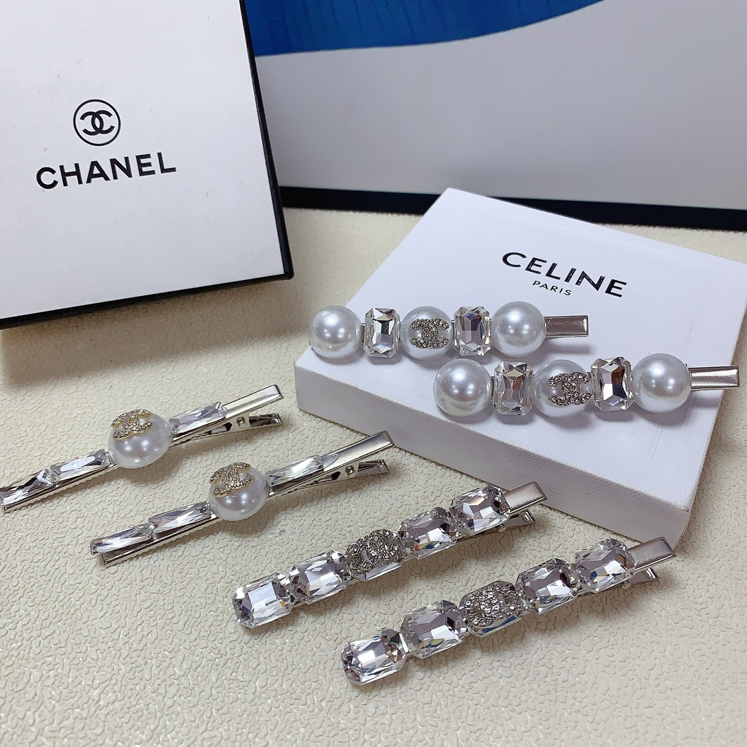NO:278097,Chanel Xiaoxiang Chanel Pressing Clip Pearl Czech Diamond Logo Pressing Clip Edge Clip Bangs Clip Daily exquisite small items, temperament and versatile little fairy must-have items, treasure model, closed eyes recommended (a pair), hairpins, chanel, hairpins19860909chanel小香 chanel压夹 珍珠捷克钻logo压夹边夹刘海夹日常精致小单品 气质百搭小仙女必入单品 宝藏款 闭眼入推荐款（一对）,发夹,chanel,hairpins,accessory