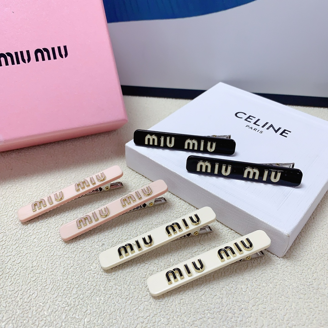 NO:278112,Miumiu Miumiu press clip New logo clip edge clip bang clip daily exquisite small items, versatile temperament and versatile little fairy must-have items, treasure model, recommended style for closed eyes (one pair), hairpins, miumiu, hairpins19860909miumiu缪缪 miumiu压夹 新款logo夹压夹边夹刘海夹日常精致小单品 气质百搭小仙女必入单品 宝藏款 闭眼入推荐款（一对）,发夹,miumiu,hairpins,accessory