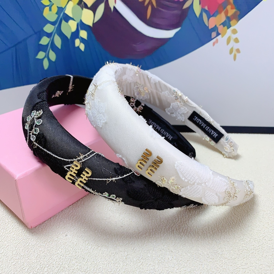 NO:278348,Miumiu Miumiu hairband, embroidered logo, light luxury style hairband, daily exquisite items, versatile and versatile, must-have items for fairy, full of celebrity style, treasure style, recommended style for closed eyes (single hair accessories, hairpins, miumiu, hairpins19860909miumiu缪缪 miumiu发箍 刺绣logo轻奢风发箍 日常精致小单品 气质百搭小仙女必入单品 名媛风十足～宝藏款 闭眼入推荐款（单个发饰,发夹,miumiu,hairpins,accessory