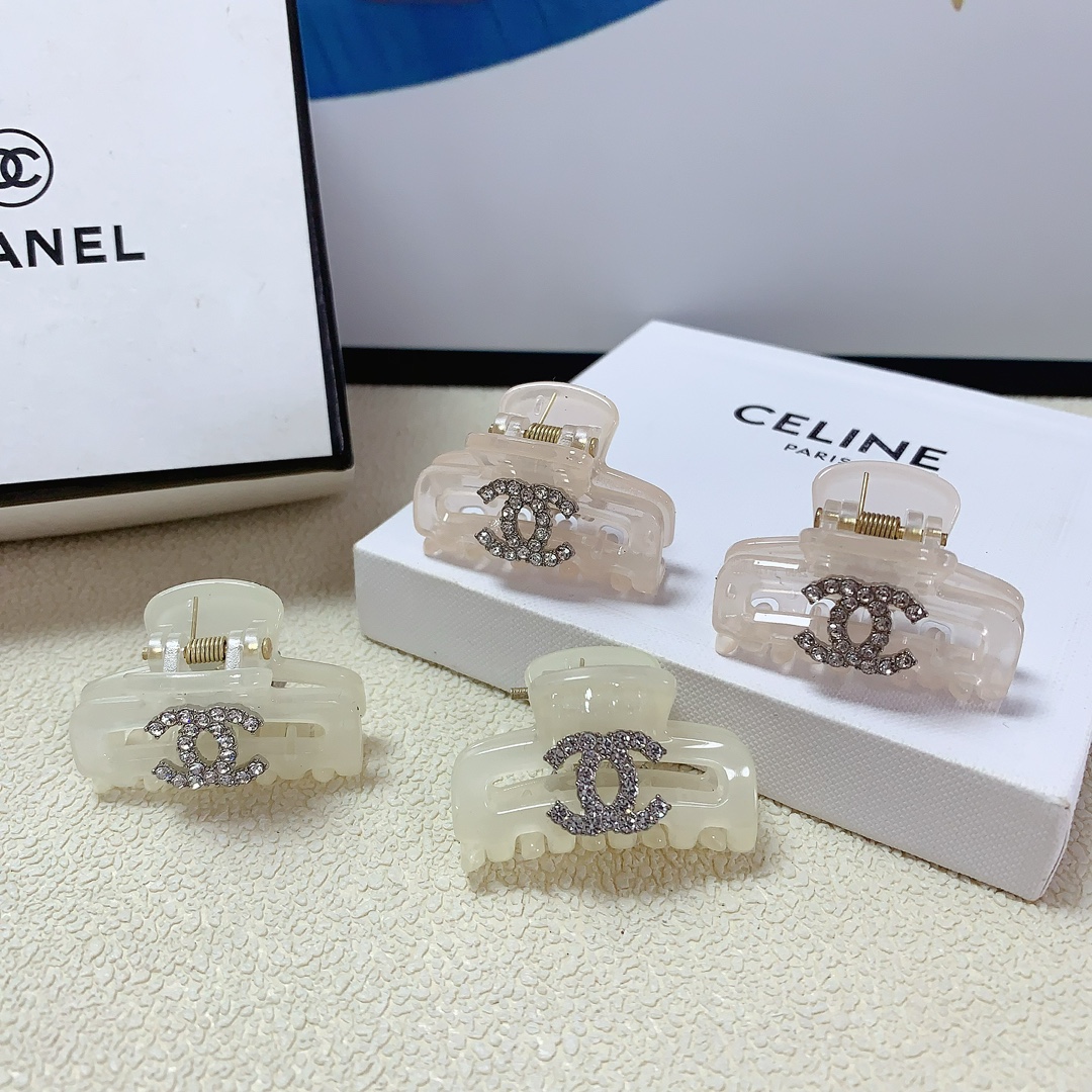 NO:278358,Chanel Xiaoxiang Chanel clip Acrylic logo clip Korean version small edge clip Exquisite little fairy must-in item Treasure style Close eyes recommended (a pair) hair accessories, hairpins, chanel, hairpins19860909chanel小香 chanel抓夹 亚克力logo抓夹韩版小边夹 精致小仙女必入单品 宝藏款 闭眼入推荐款（一对）发饰,发夹,chanel,hairpins,accessory