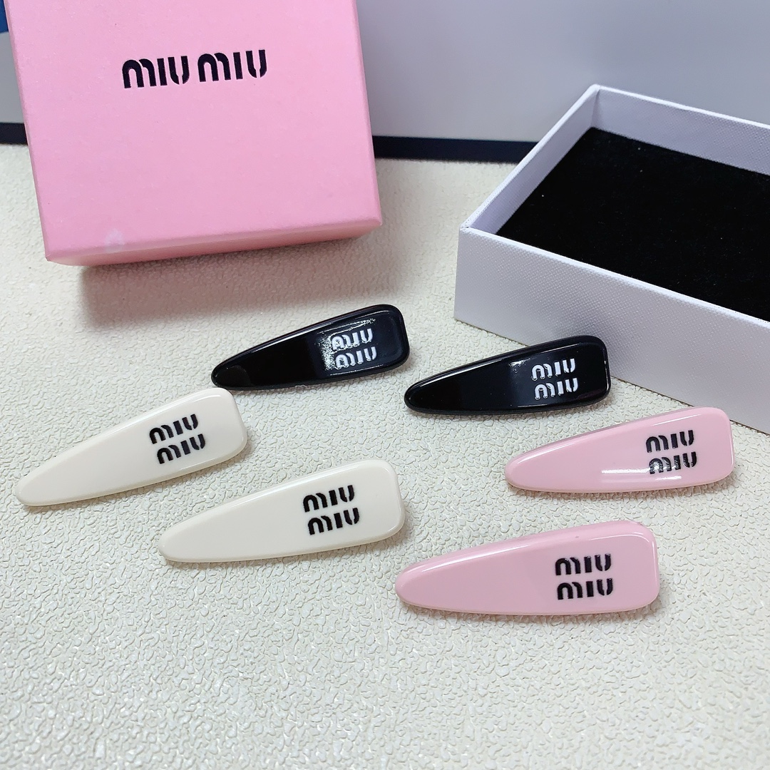 NO:278361,Miumiu Miumiu hairpin acrylic logo edge clip press clip temperament versatile little fairy must-apply item Treasure style Close eyes recommended (a pair) hair accessories, hairpins, miumiu, hairpins19860909miumiu缪缪 miumiu发夹 亚克力logo边夹压夹气质百搭小仙女必入单品 宝藏款 闭眼入推荐款（一对）发饰,发夹,miumiu,hairpins,accessory
