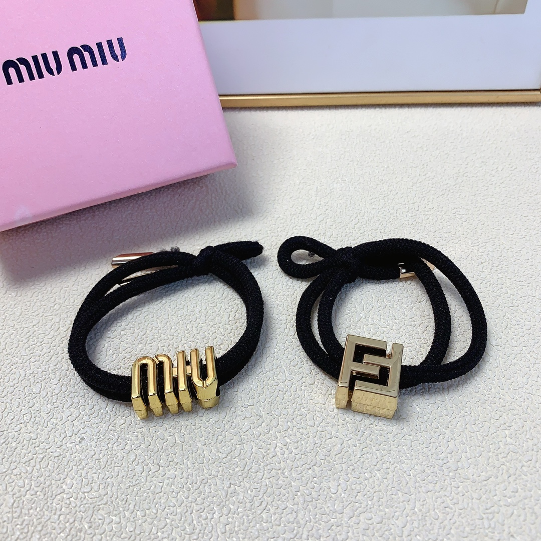 NO:278373,Miumiu Fendi Fendi three-dimensional logo rubber band hair ring ~ Temperament versatile little fairy must-have item Treasure style Close eyes recommended (single) hair accessories, hairpins, fendi, fendi, miumiu, hairpins19860909miumiu缪缪 Fendi芬迪 立体logo皮筋发圈 ～气质百搭小仙女必入单品 宝藏款 闭眼入推荐款（单个）发饰,发夹,fendi,fendi,miumiu,hairpins,accessory