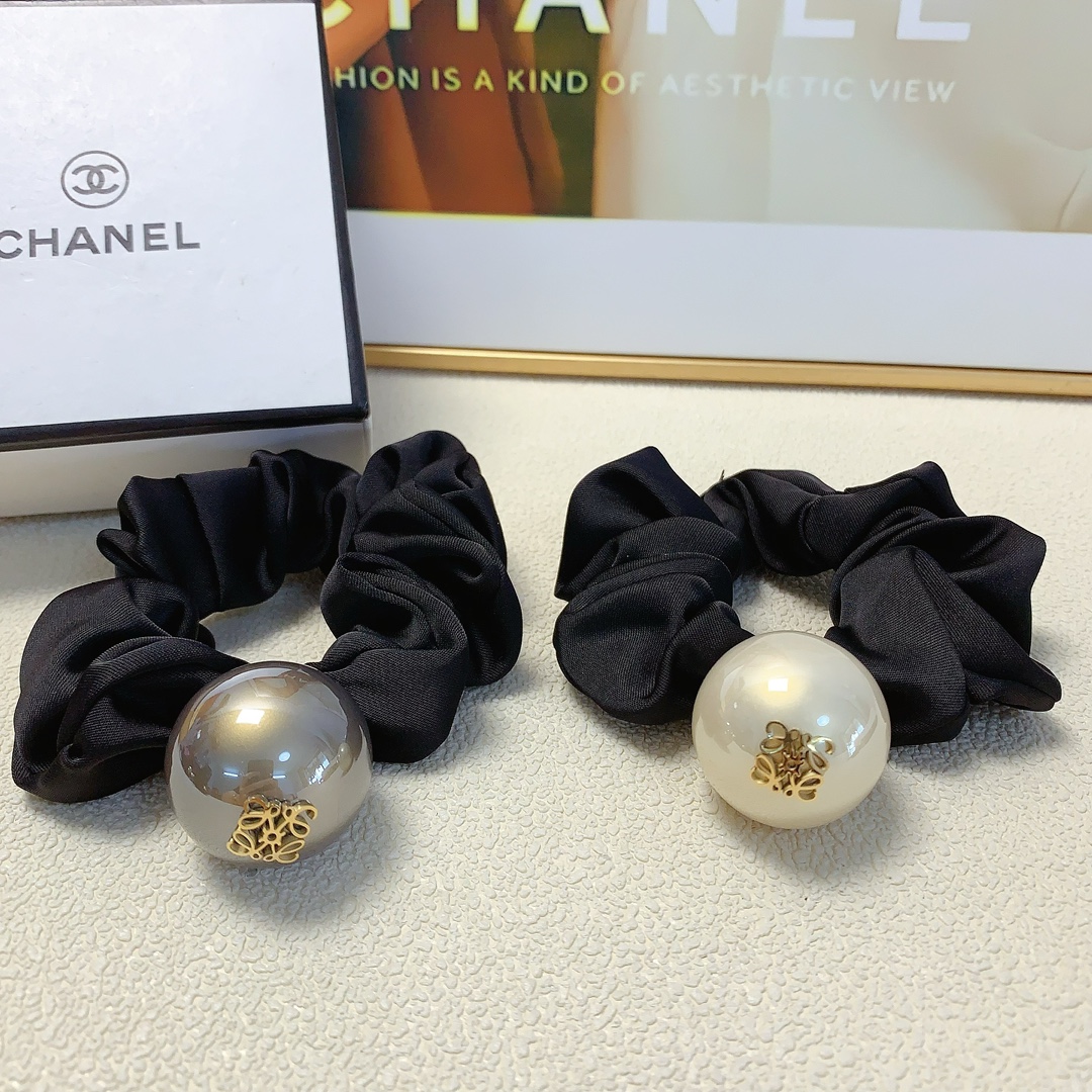 NO:278382,loewe loewe rubber band titanium steel pearl logo denim rubber band hair ring ~ temperament versatile little fairy must-apply single item Treasure style Close eyes recommended (single) hair accessories, hairpins, loewe, loewe, hairpins19860909loewe罗意威 loewe皮筋 钛钢珍珠logo牛仔皮筋发圈 ～气质百搭小仙女必入单品 宝藏款 闭眼入推荐款（单个）发饰,发夹,loewe,loewe,hairpins,accessory