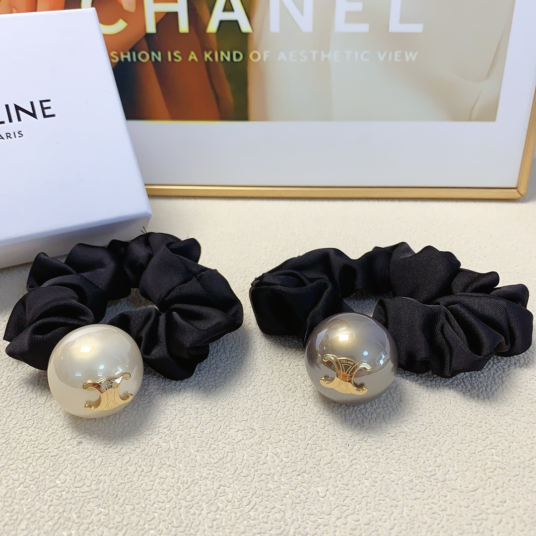 NO:278385,celine celine rubber band titanium steel pearl logo denim rubber band hair ring ~ temperament versatile little fairy must-apply single item Treasure style Close eyes recommended (single) hair accessories, hairpins, celine, celine, hairpins19860909celine赛琳 celine皮筋 钛钢珍珠logo牛仔皮筋发圈 ～气质百搭小仙女必入单品 宝藏款 闭眼入推荐款（单个）发饰,发夹,celine,celine,hairpins,accessory