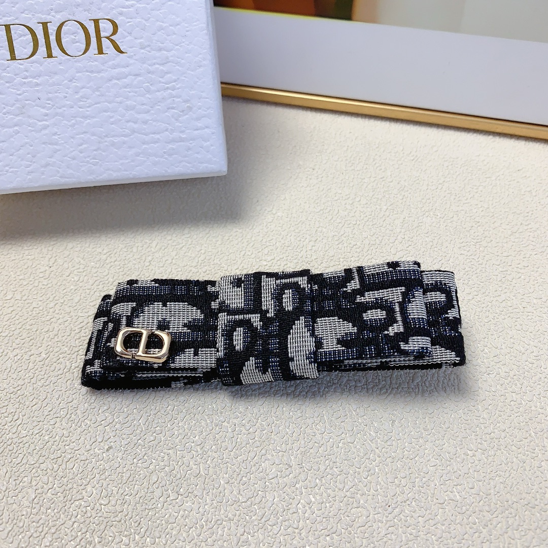 NO:278395,Dior Dior Hairpins, bow logo edge clip, versatile and elegant fairy must-have item, treasure style, recommended style for closed eyes (single) hair accessories, hairpins, dior, dior, hairpins19860909Dior迪奥 Dior发夹 蝴蝶结logo边夹压夹 气质百搭小仙女必入单品 宝藏款 闭眼入推荐款（单个）发饰,发夹,dior,dior,hairpins,accessory