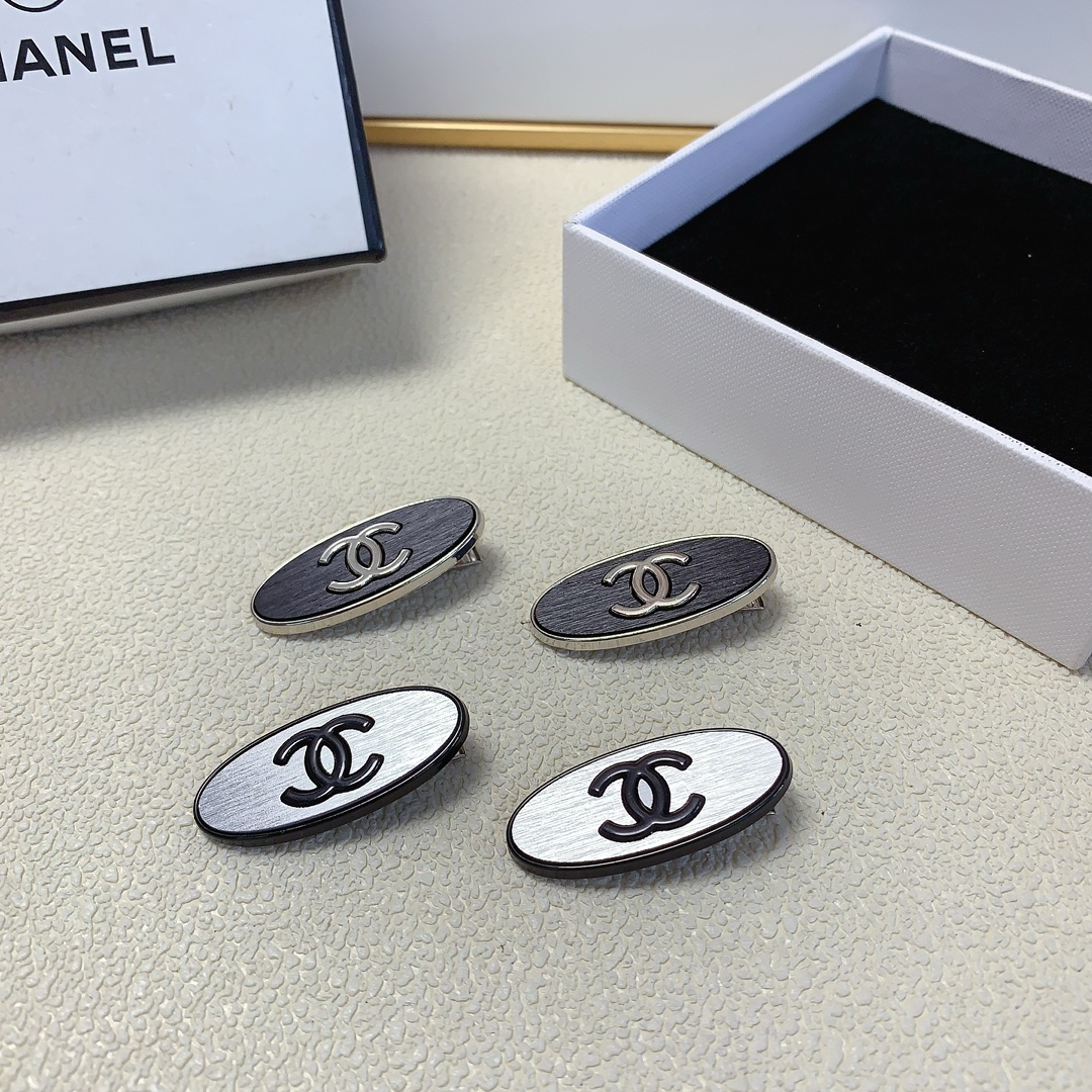 NO:278403,Chanel Xiaoxiang Chanel Hairpins New logo edge clip press clip temperament versatile little fairy must-apply item Treasure style Close eyes recommended (one pair) hair accessories, hairpins, chanel, hairpins19860909chanel小香 chanel发夹 新款logo边夹压夹气质百搭小仙女必入单品 宝藏款 闭眼入推荐款（一对）发饰,发夹,chanel,hairpins,accessory