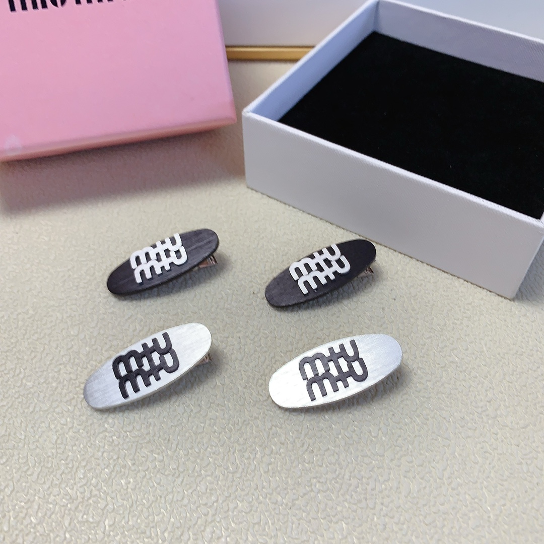 NO:278377,Miumiu Miumiu hairpin new logo edge clip press clip temperament versatile little fairy must-apply item Treasure style Close eyes recommended (one pair) hair accessories, hairpins, miumiu, hairpins19860909miumiu缪缪 miumiu发夹 新款logo边夹压夹气质百搭小仙女必入单品 宝藏款 闭眼入推荐款（一对）发饰,发夹,miumiu,hairpins,accessory
