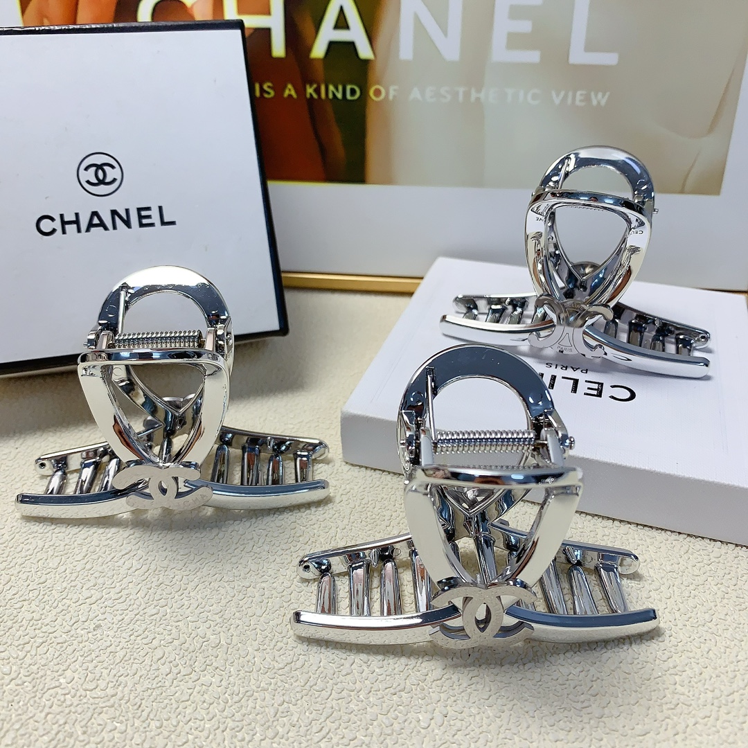 NO:278557,Chanel Xiaoxiang celine hairpins, silver titanium steel logo clips, versatile temperament, daily exquisite items, must-have items for fairies, treasure style, recommended style for closed eyes (single) hair accessories, hairpins, celine, chanel, hairpins19860909chanel小香 celine发夹 银色系钛钢logo抓夹 气质百搭 日常精致小单品 小仙女必入单品 宝藏款 闭眼入推荐款（单个）发饰,发夹,celine,chanel,hairpins,accessory