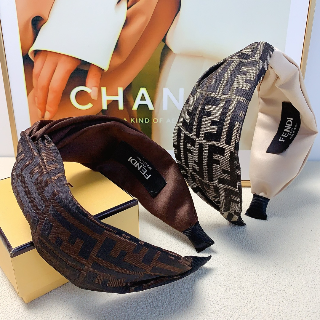 NO:278563,Fendi Fendi headband color-blocking light luxury style hairband temperament versatile little fairy must-have single product full of celebrity style ~ treasure style closed eyes recommended (single) hair accessories, hairpins, fendi, fendi, fendi, hairpins19860909Fendi芬迪 Fendi发箍 拼色轻奢风发箍气质百搭小仙女必入单品名媛风十足～宝藏款 闭眼入推荐款（单个）发饰,发夹,fendi,fendi,hairpins,accessory