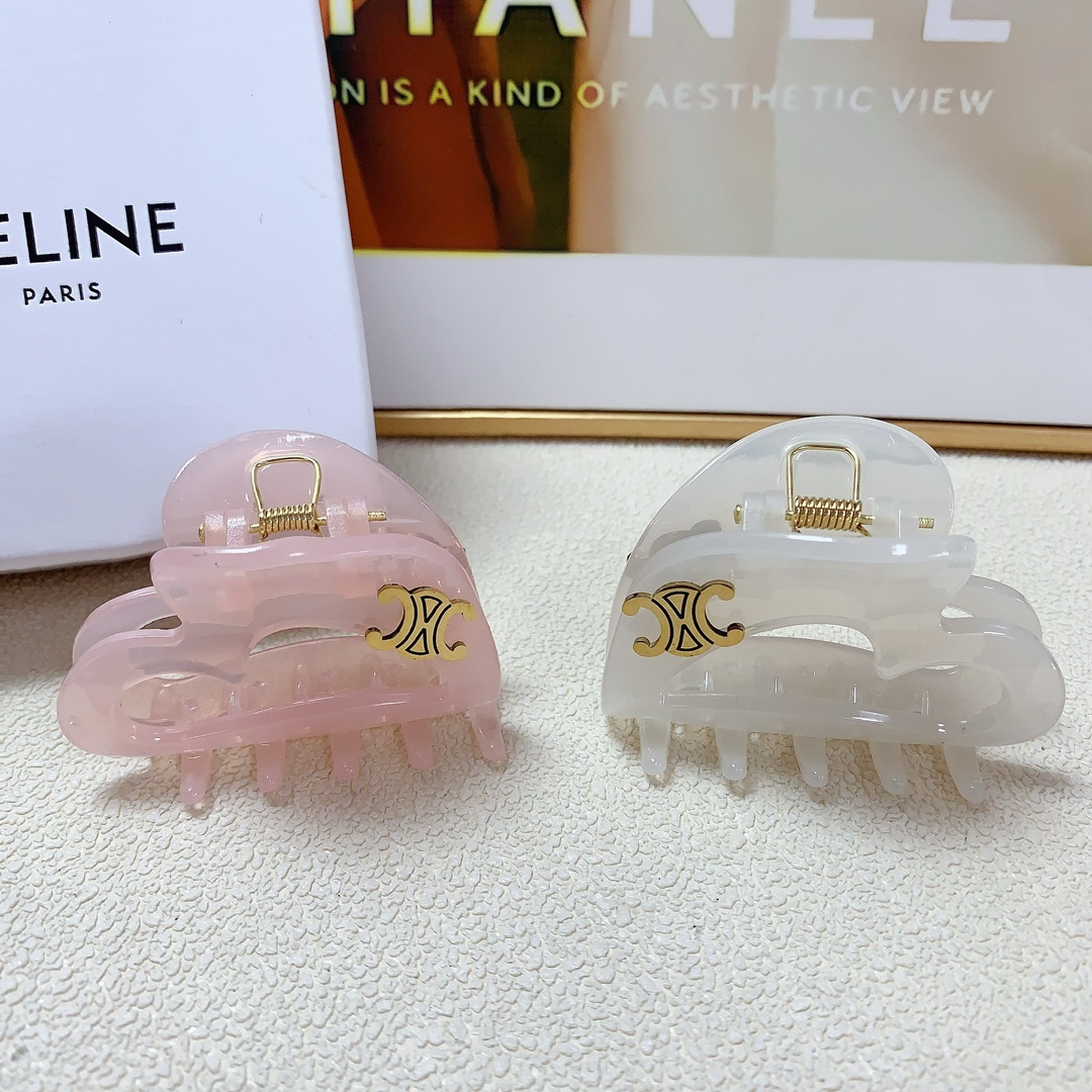 NO:278553,celine celine hair clip Arc de Triomphe heart-shaped logo clip, versatile temperament, daily exquisite items, must-have items for fairies, treasure style, recommended style for closed eyes (single) hair accessories, hairpins, celine, celine, hairpins19860909celine赛琳 celine发夹 凯旋门心形logo抓夹 气质百搭 日常精致小单品 小仙女必入单品 宝藏款 闭眼入推荐款（单个）发饰,发夹,celine,celine,hairpins,accessory