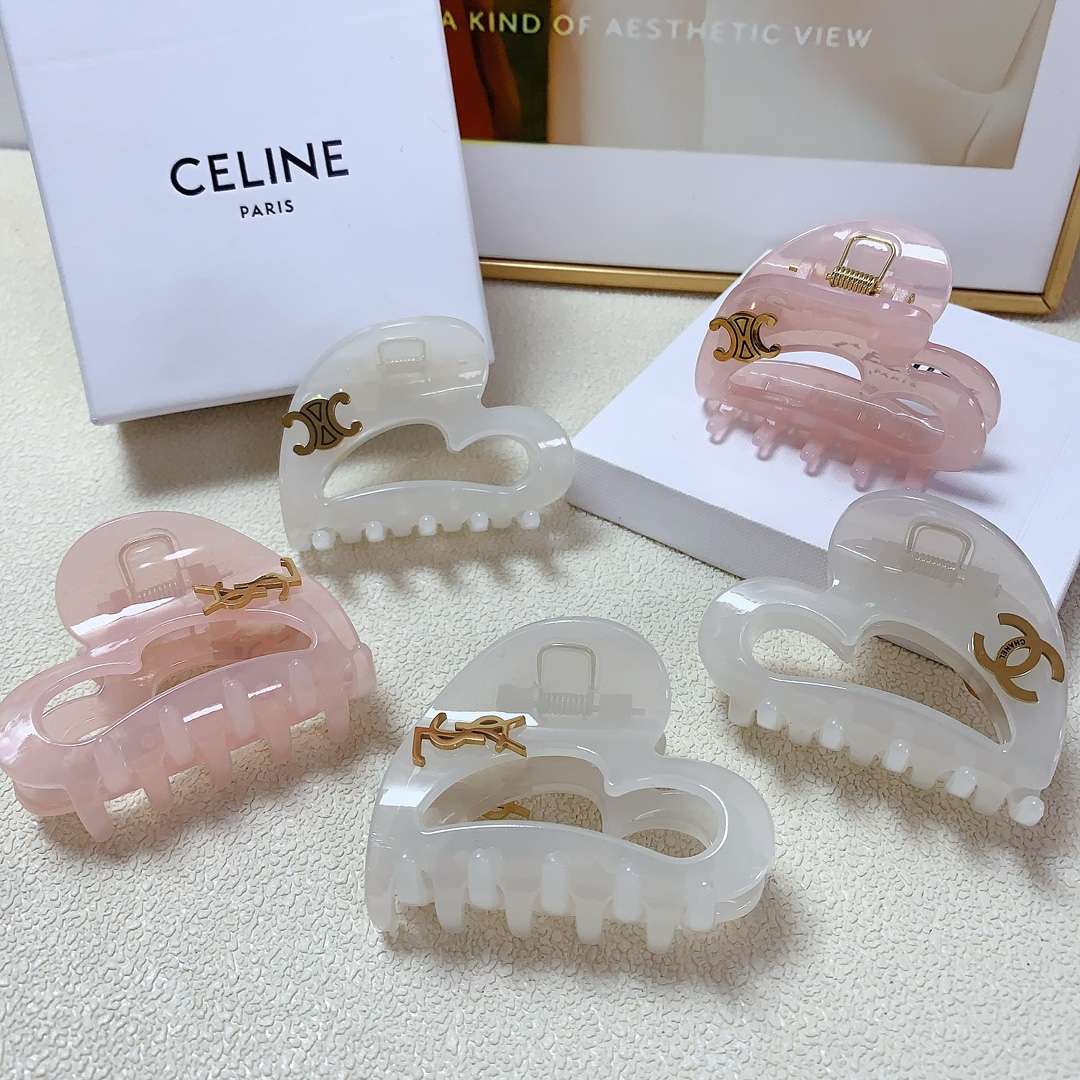 NO:278559,YSL Saint Laurent Chanel small fragrance hair clip Arc de Triomphe heart-shaped logo clip versatile temperament and exquisite daily items. Must-in-place items for fairies. Treasure style. Recommended style for closed eyes (single) hair accessories, hairpins, chanel, saint laurent, saint laurent, hairpins19860909YSL圣罗兰 chanel小香发夹 凯旋门心形logo抓夹 气质百搭 日常精致小单品 小仙女必入单品 宝藏款 闭眼入推荐款（单个）发饰,发夹,chanel,saint laurent,saint laurent,hairpins,accessory