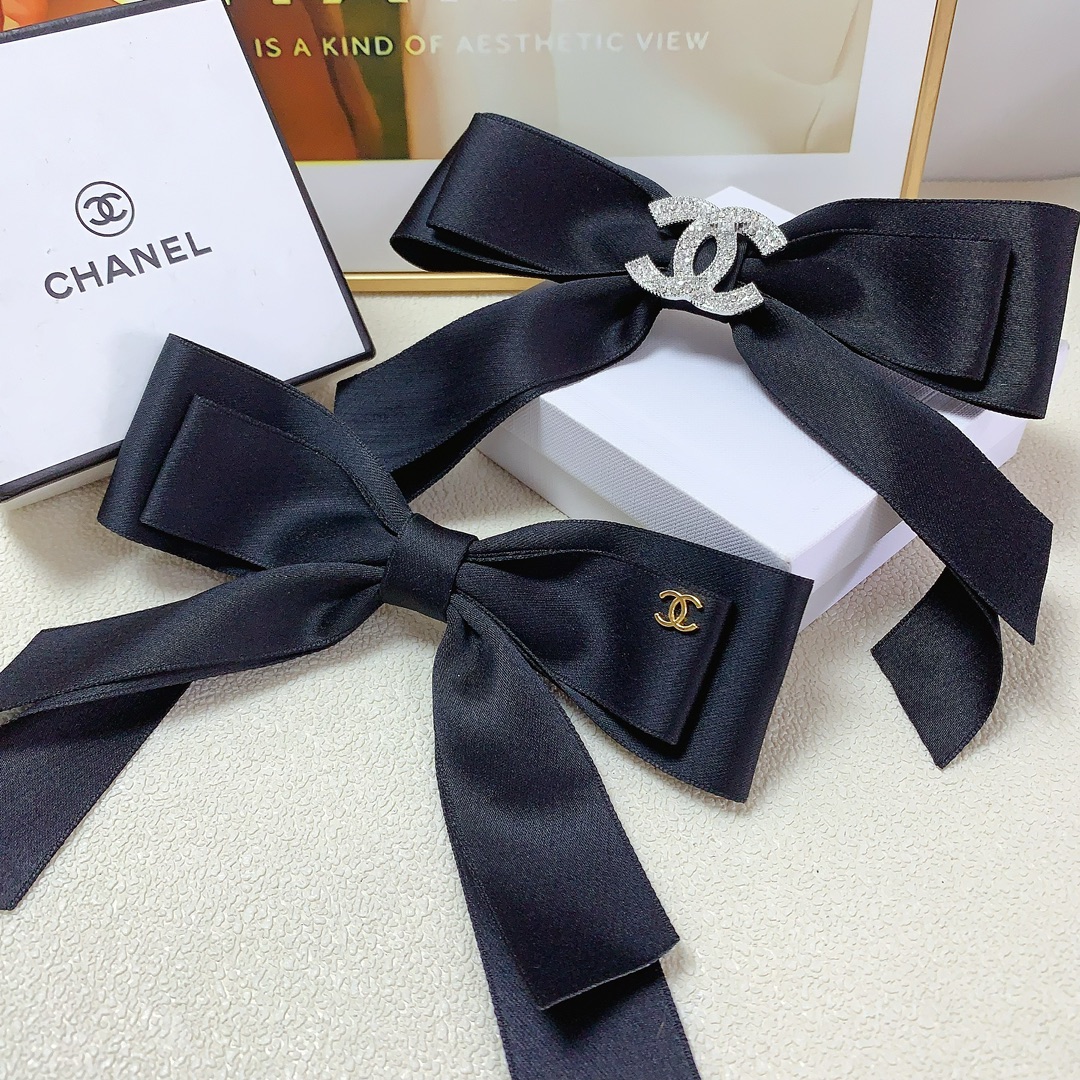 NO:278613,CHANEL Xiaoxiang Chanel Hairpins New logo bow hair clip spring clips Three-dimensional style and fashionable and versatile little fairy must-have item. Recommended styles for closed eyes (single) hair accessories, hair clips, chanel, hairpins19860909CHANEL小香 chanel发夹 新款logo蝴蝶结发夹弹簧夹 版型立体气质时尚百搭小仙女必入单品 闭眼入推荐款（单个）发饰,发夹,chanel,hairpins,accessory