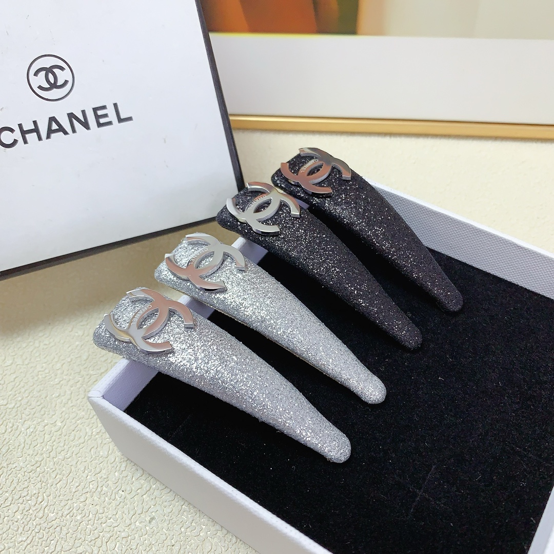NO:278629,Chanel Xiaoxiang Chanel hairpin titanium steel logo edge clip BB clip Temperature and versatile little fairy must-have item Treasure style Close eyes recommended (one pair) hair accessories, hairpins, chanel, hairpins19860909chanel小香 chanel发夹 钛钢logo边夹BB夹 气质百搭小仙女必入单品 宝藏款 闭眼入推荐款（一对）发饰,发夹,chanel,hairpins,accessory