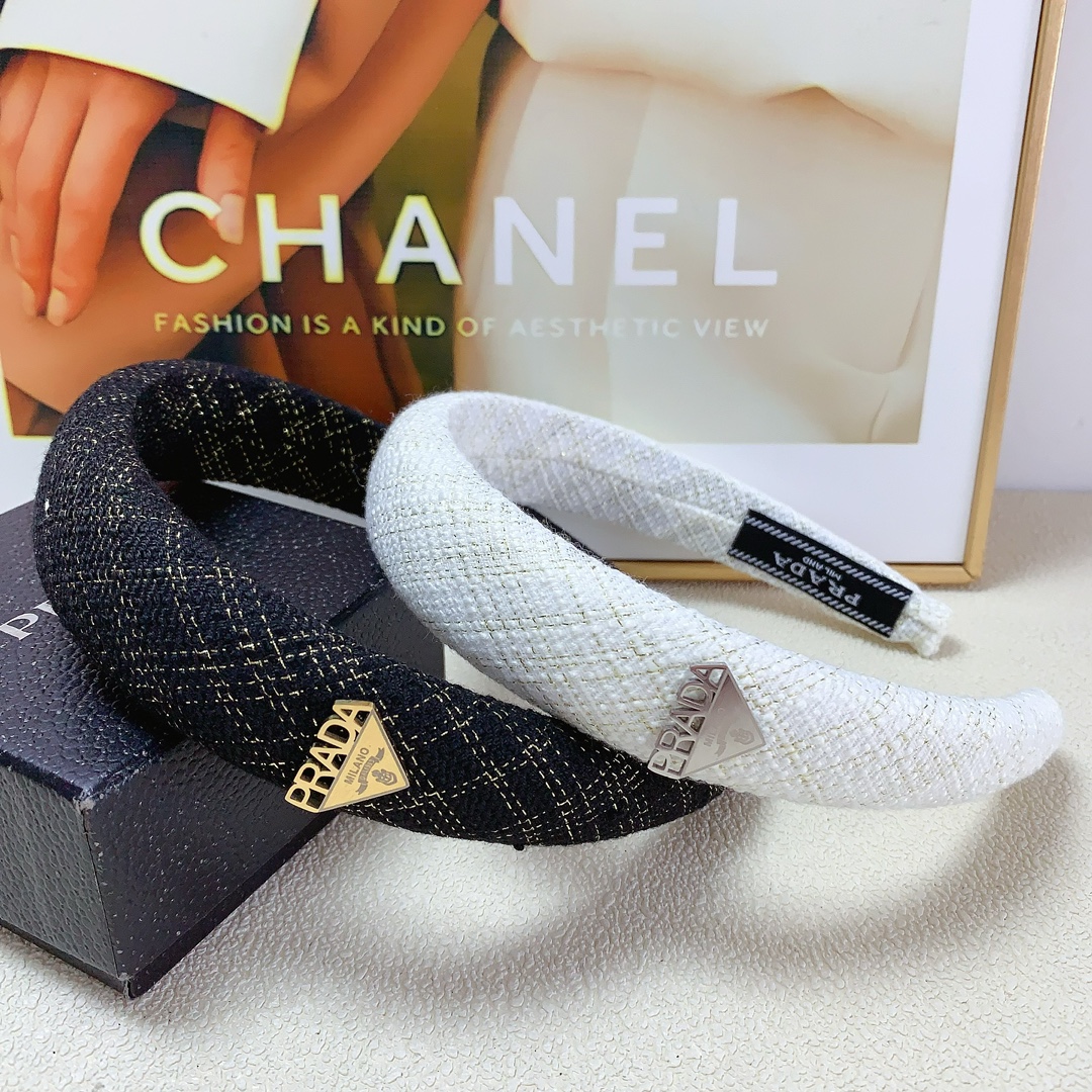 NO:278603,Prada Prada hairband New titanium steel logo light luxury style hairband temperament versatile little fairy must-enter single product full of celebrity style ~ treasure style closed eyes recommended (single) hair accessories, hairpins, prada, prada, hairpins19860909Prada普拉达 Prada发箍 新款钛钢logo轻奢风发箍气质百搭小仙女必入单品名媛风十足～宝藏款 闭眼入推荐款（单个）发饰,发夹,prada,prada,hairpins,accessory