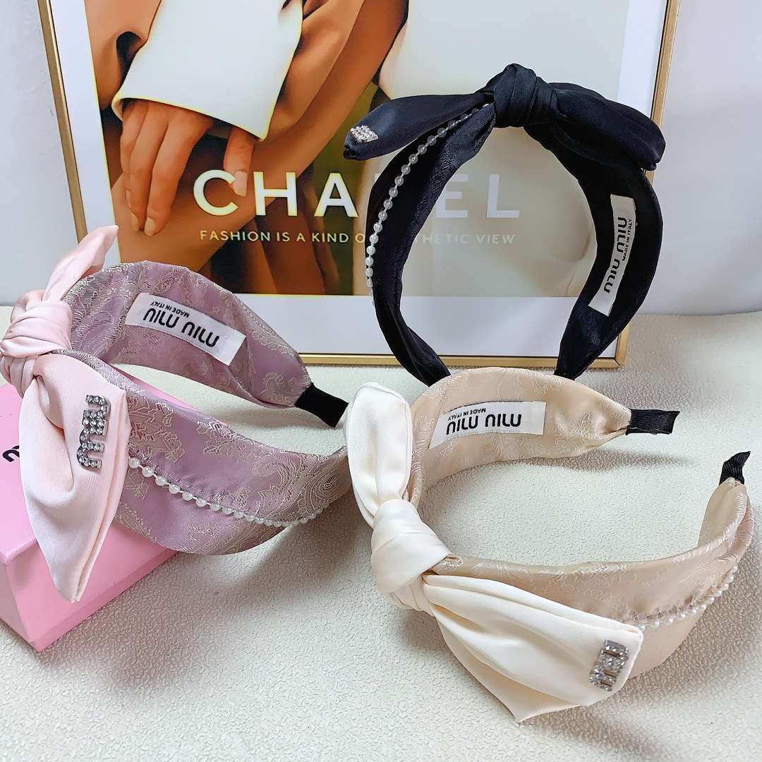 NO:278617,Miumiu Miumiu hairband New jacquard pearl logo simple hairband Temperament versatile little fairy must-have item Treasure style Close eyes recommended (single) hair accessories, hairpins, miumiu, hairpins19860909miumiu缪缪 miumiu发箍 新款提花珍珠logo简约发箍 气质百搭小仙女必入单品 宝藏款 闭眼入推荐款（单个）发饰,发夹,miumiu,hairpins,accessory