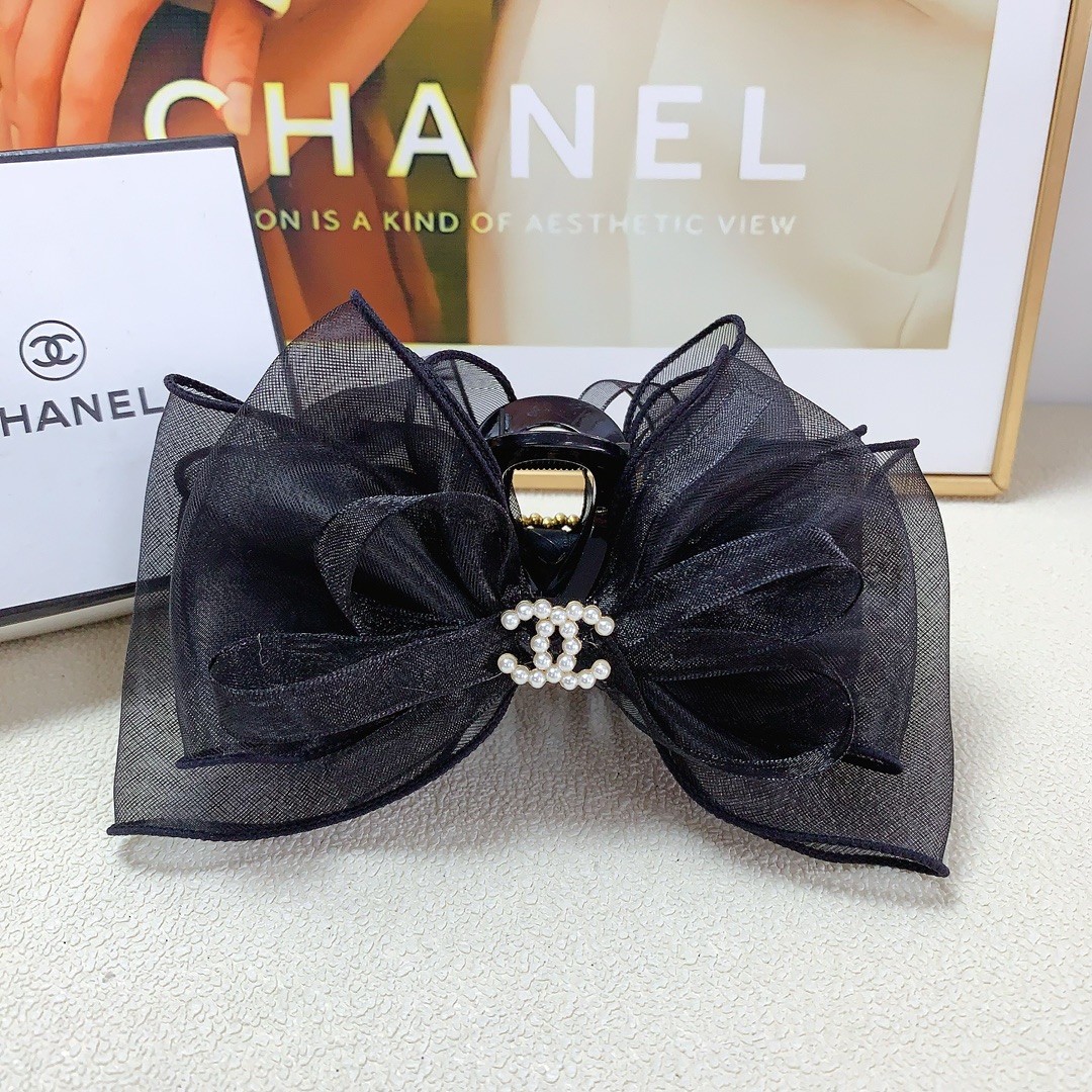 NO:278622,Chanel Xiaoxiang Chanel Hairpins Ogensha logo clips Temperament versatile daily exquisite items Little fairy must-have items Treasure style Closed eyes recommended (single hairband box) hair accessories, hairpins, chanel, hairpins19860909chanel小香 chanel发夹 欧根纱logo抓夹 气质百搭 日常精致小单品 小仙女必入单品 宝藏款 闭眼入推荐款（单个配发箍盒）发饰,发夹,chanel,hairpins,accessory