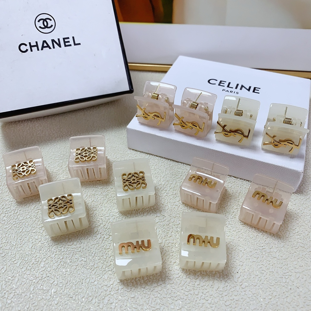 NO:278660,YSL Saint Laurent loewe, Miumiu, new titanium steel logo clip Korean version small edge clip, exquisite little fairy must-in-one item, treasure model, recommended style for closed eyes (a pair of hair accessories, hairpins, loewe, loewe, miumiu, saint laurent, saint laurent, hairpins19860909YSL圣罗兰 loewe罗意威 miumiu缪缪 新款钛钢logo抓夹韩版小边夹 精致小仙女必入单品 宝藏款 闭眼入推荐款（一对发饰,发夹,loewe,loewe,miumiu,saint laurent,saint laurent,hairpins,accessory