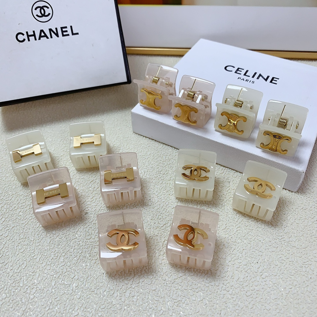 NO:278666,Chanel Xiaoxiang celine Hermes Hermes New titanium steel logo clip Korean version small edge clip Exquisite little fairy must-in item Treasure model Close eyes recommended (one pair) hair accessories, hairpins, celine, celine, chanel, hermes, hermes, hairpins19860909chanel小香 celine赛琳 Hermes爱马仕 新款钛钢logo抓夹韩版小边夹 精致小仙女必入单品 宝藏款 闭眼入推荐款（一对）发饰,发夹,celine,celine,chanel,hermes,hermes,hairpins,accessory