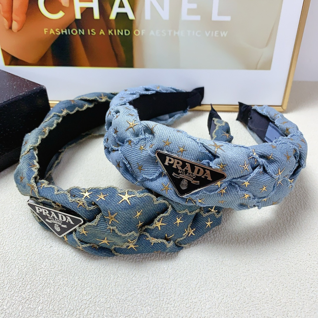 NO:279069,Prada Prada hairband Denim braided triangle logo hairband Temperature and versatile little fairy must-have item Treasure style Closed eyes recommended (single hair accessories, hairpins, prada, prada, hairpins19860909Prada普拉达 Prada发箍 牛仔编织三角logo发箍 气质百搭小仙女必入单品 宝藏款 闭眼入推荐款（单个发饰,发夹,prada,prada,hairpins,accessory
