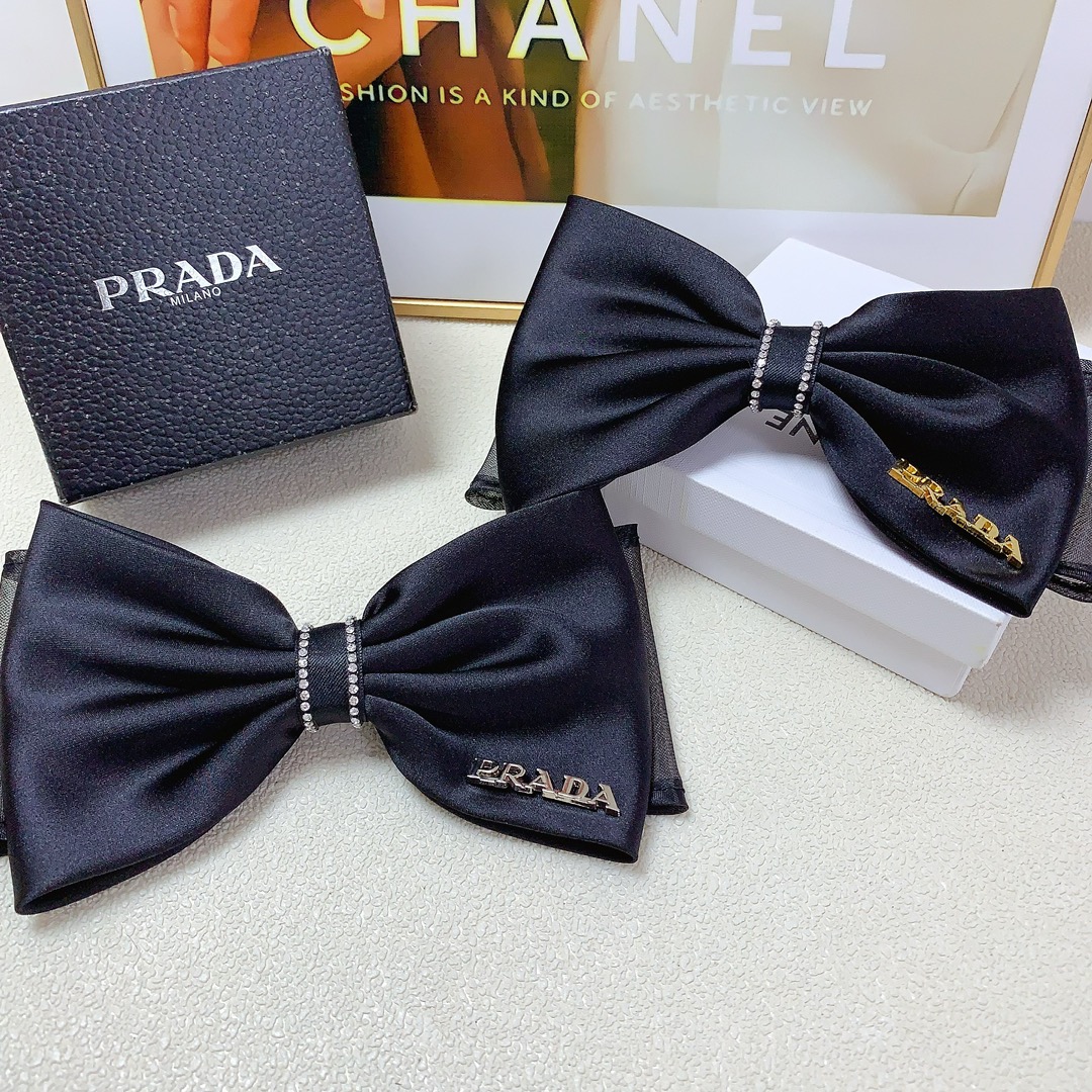 NO:279097,Prada Prada Hairpins Organya Satin Bow Hairpins Spring Clips Three-dimensional Style Fashionable and Versatile Little Fairy Must-in-One Products Closed Eye Recommended (Single) Hair Picks, Hairpins, Prada, Prada, Silk Fabric, Hairpins19860909Prada普拉达 Prada发夹 欧根纱绸缎蝴蝶结发夹弹簧夹 版型立体气质时尚百搭小仙女必入单品 闭眼入推荐款（单个）发饰,发夹,prada,prada,silk fabric,hairpins,accessory