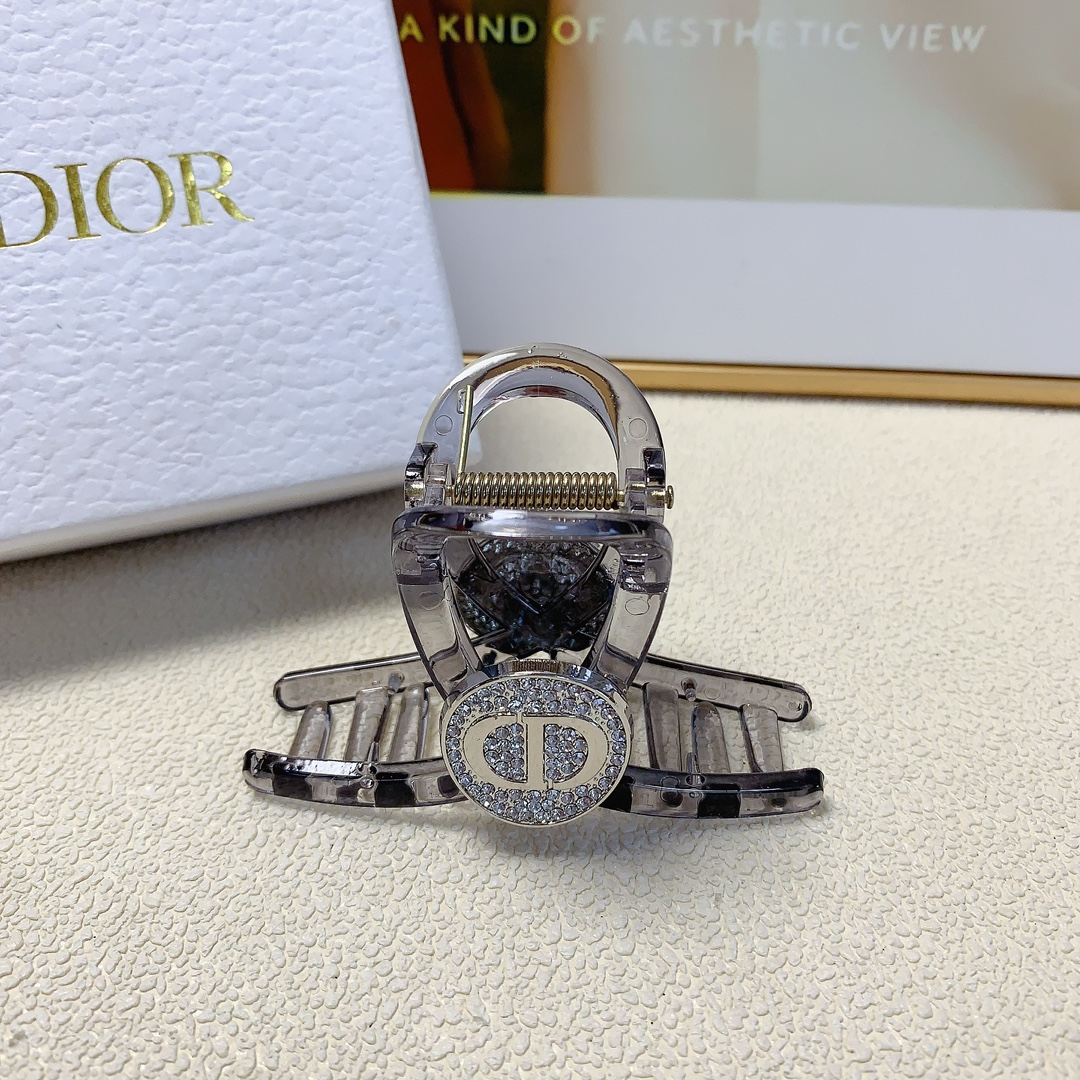 NO:279052,Dior Dior clip new acrylic full diamond logo clip temperament versatile daily exquisite small items must-in-place for the little fairy Treasure style closed eyes recommended (single) hair accessories, hairpins, dior, dior, hairpins19860909Dior迪奥 Dior抓夹 新款亚克力满钻logo抓夹气质百搭日常精致小单品小仙女必入单品 宝藏款 闭眼入推荐款（单个）发饰,发夹,dior,dior,hairpins,accessory