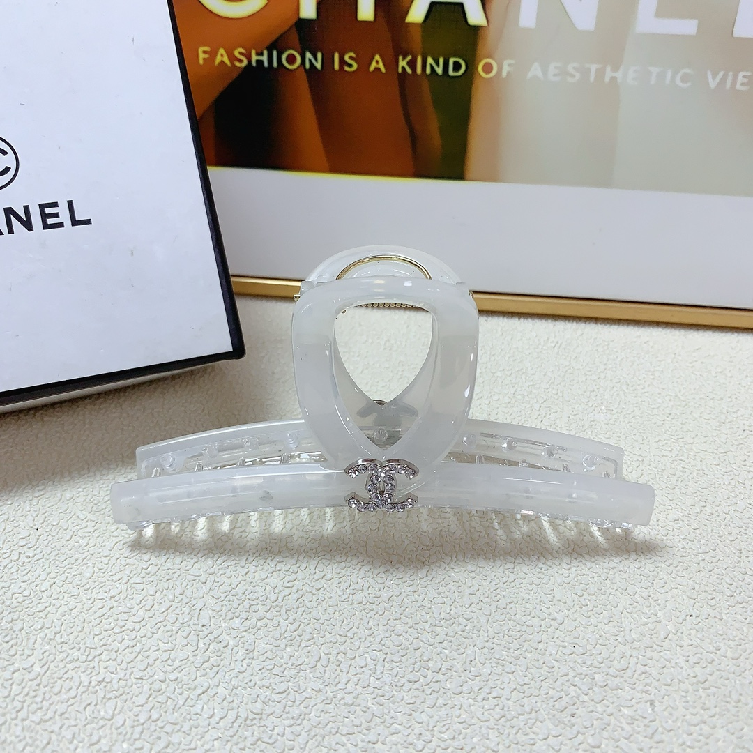 NO:279058,Chanel Xiaoxiang Chanel Clip New logo clip temperament versatile daily exquisite small items must-in for little fairies Treasure style Closed eyes recommended (single hairband box) hair accessories, hairpins, chanel, hairpins19860909chanel小香 chanel抓夹 新款logo抓夹气质百搭日常精致小单品小仙女必入单品 宝藏款 闭眼入推荐款（单个配发箍盒）发饰,发夹,chanel,hairpins,accessory